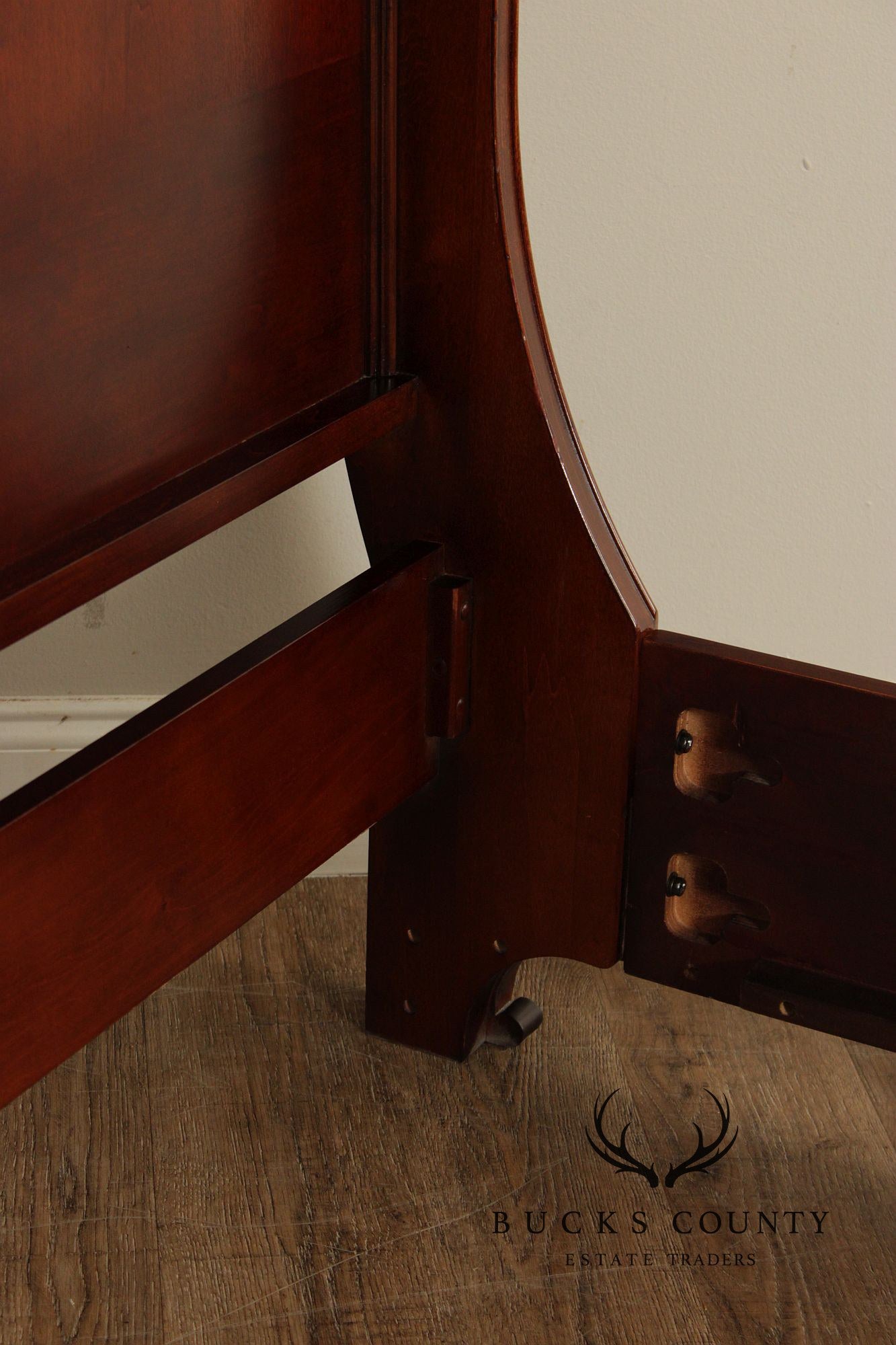 Traditional Style Cherry King Sleigh Bed