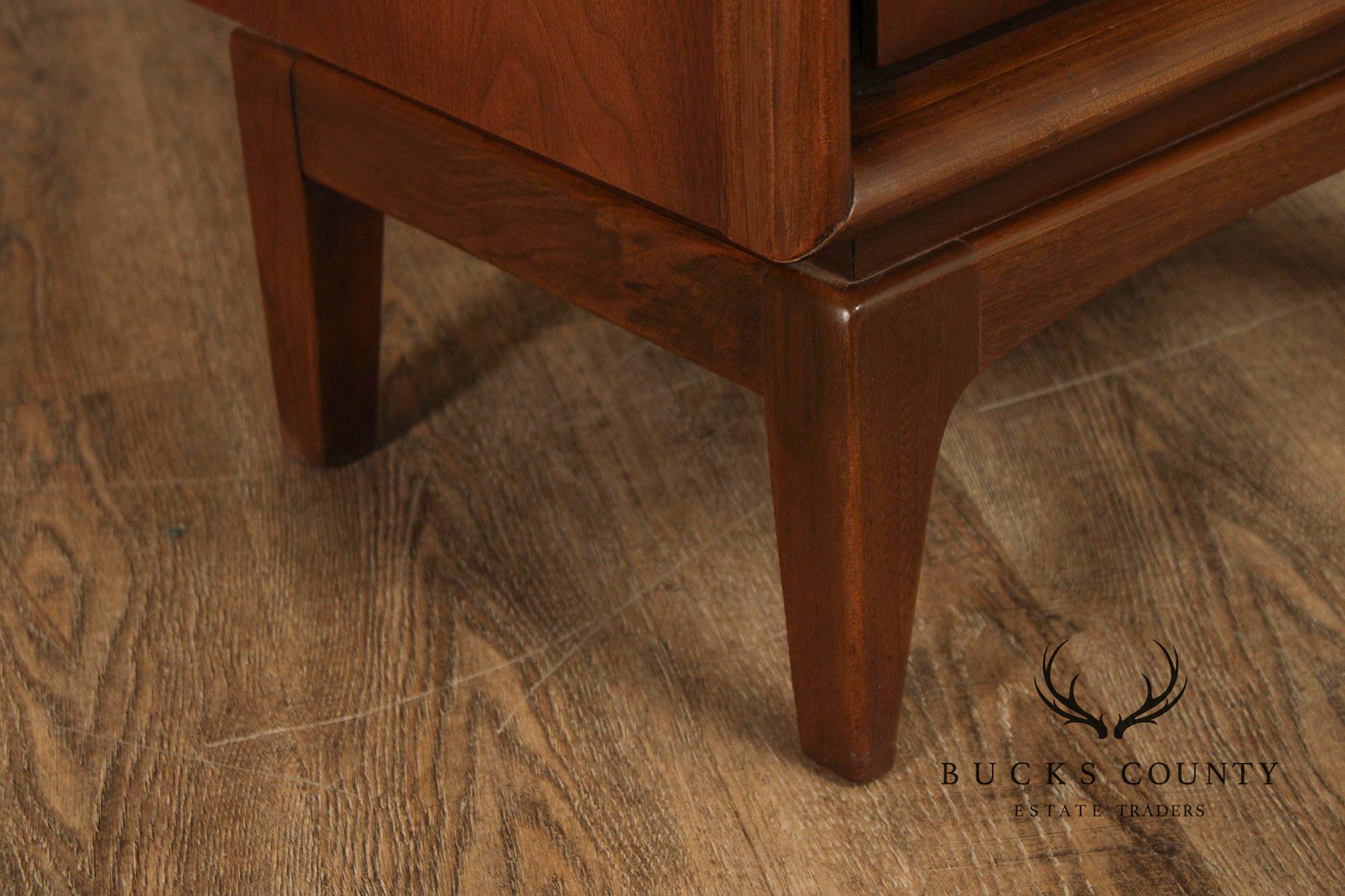 United Furniture Mid Century Modern Pair of Walnut Diamond Front Nightstands