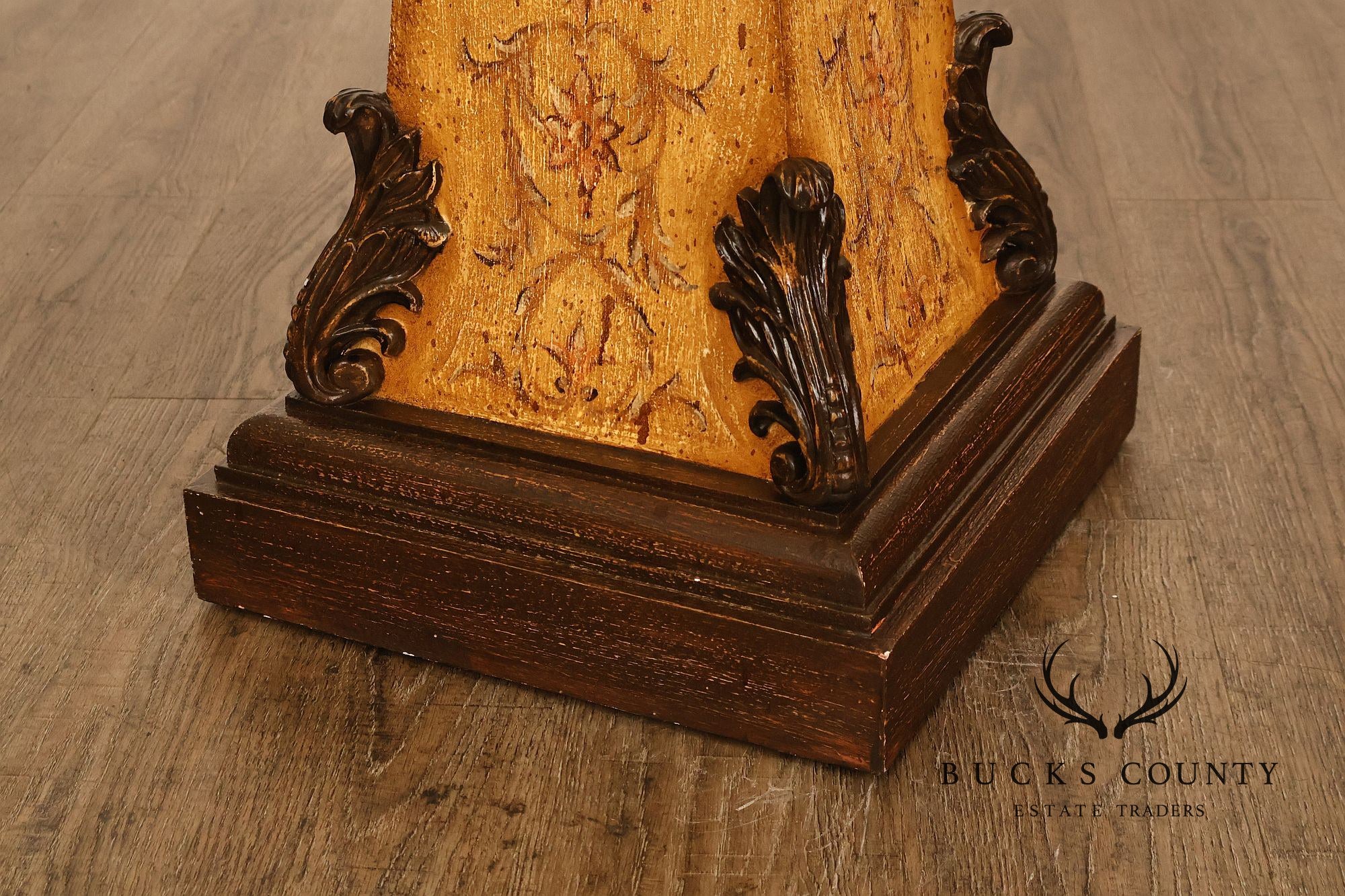 Neoclassical Style Pair Of Painted Pedestal Stands With Acanthus Leaf Decoration