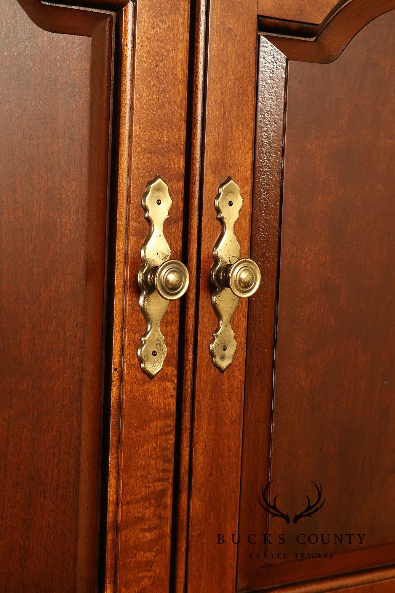 Thomasville Traditional Cherry Finish Entertainment Armoire Media Cabinet