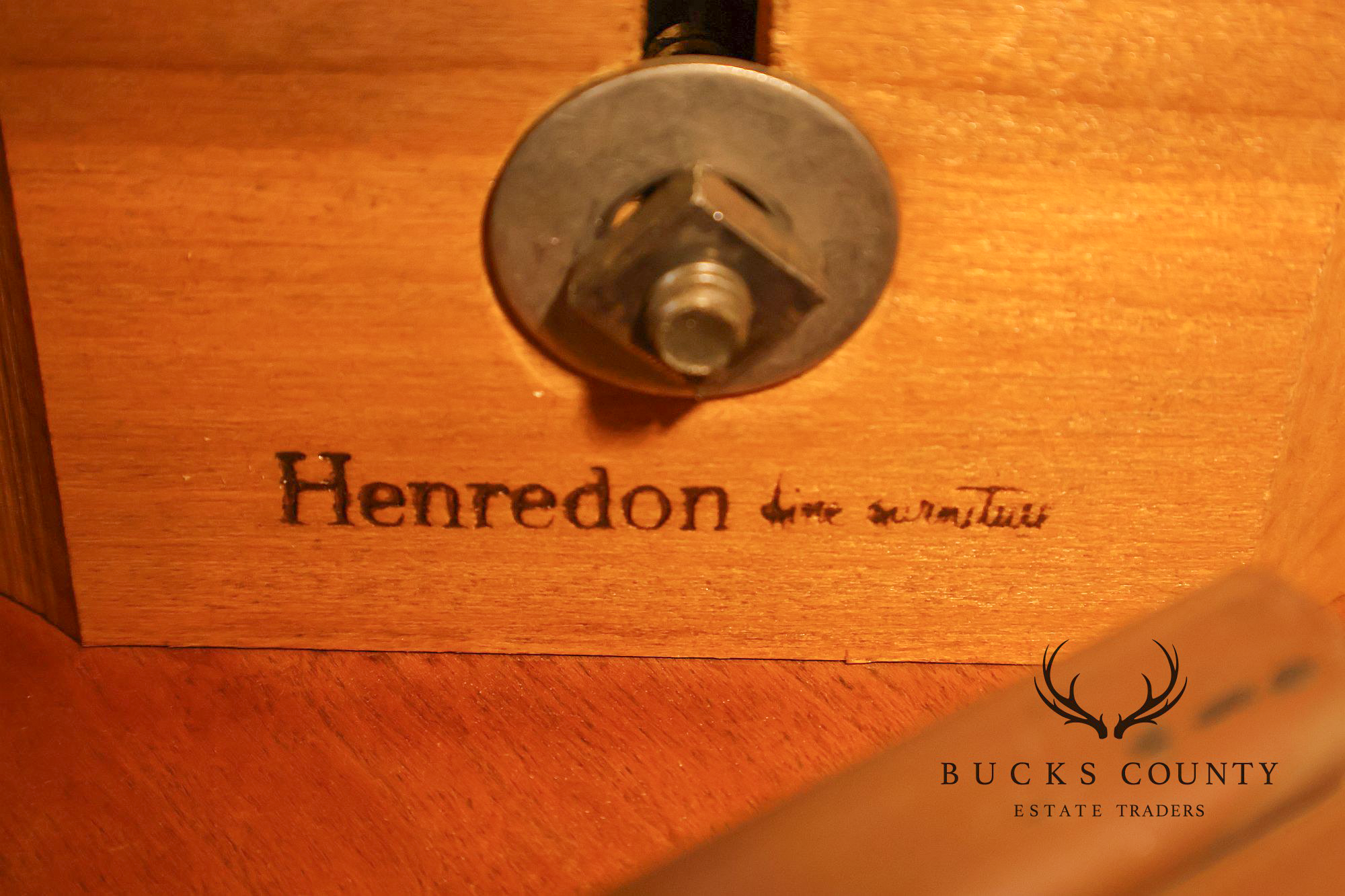 Henredon Vintage French Louis XVI Style Extendable Oval Walnut Dining Table