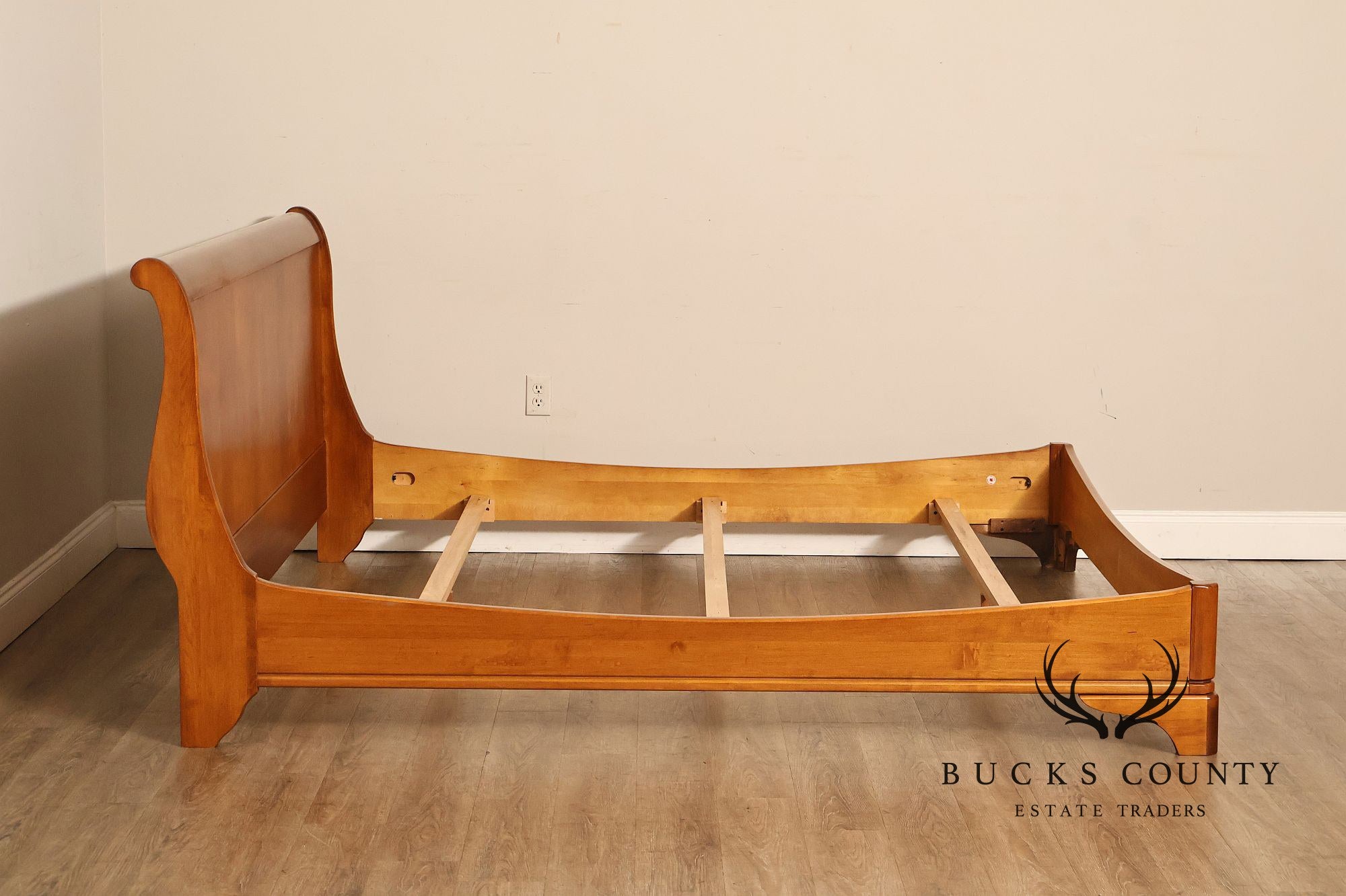 HPL Shermag Maple King Size Sleigh Bed