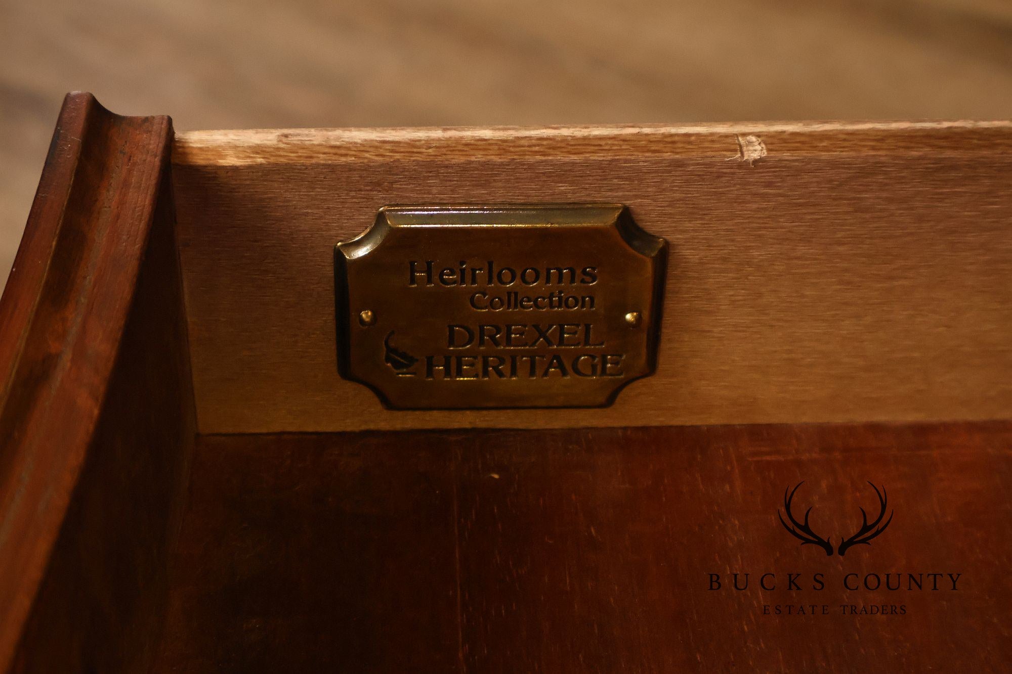 Drexel Heritage Heirlooms Collection Pair of Mahogany Bedside Chests Nightstands