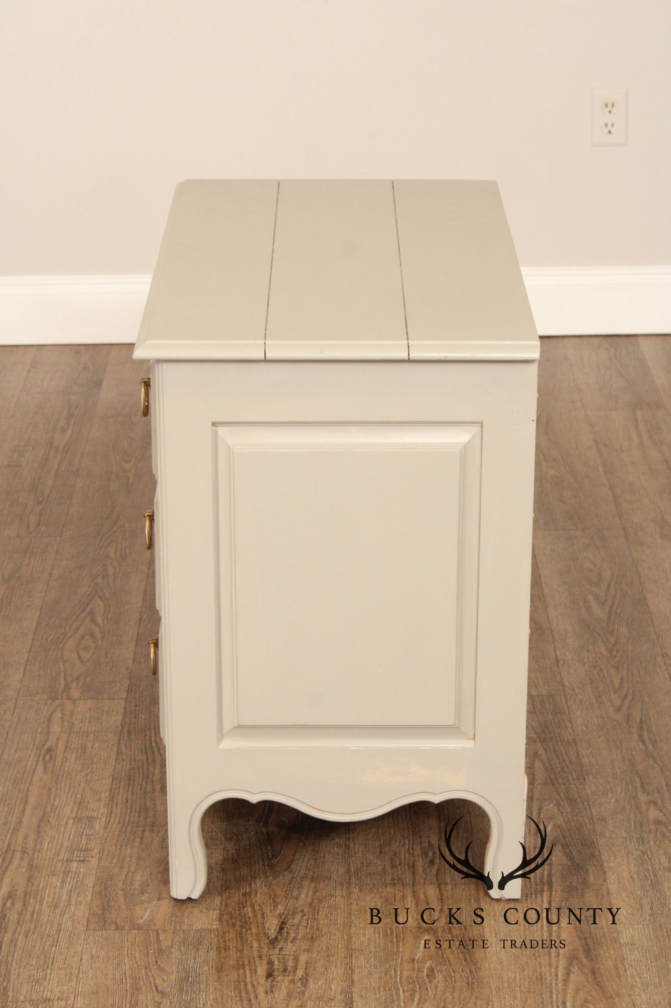 Ethan Allen 'Legacy' Pair of Painted Bedside Chests Nightstands