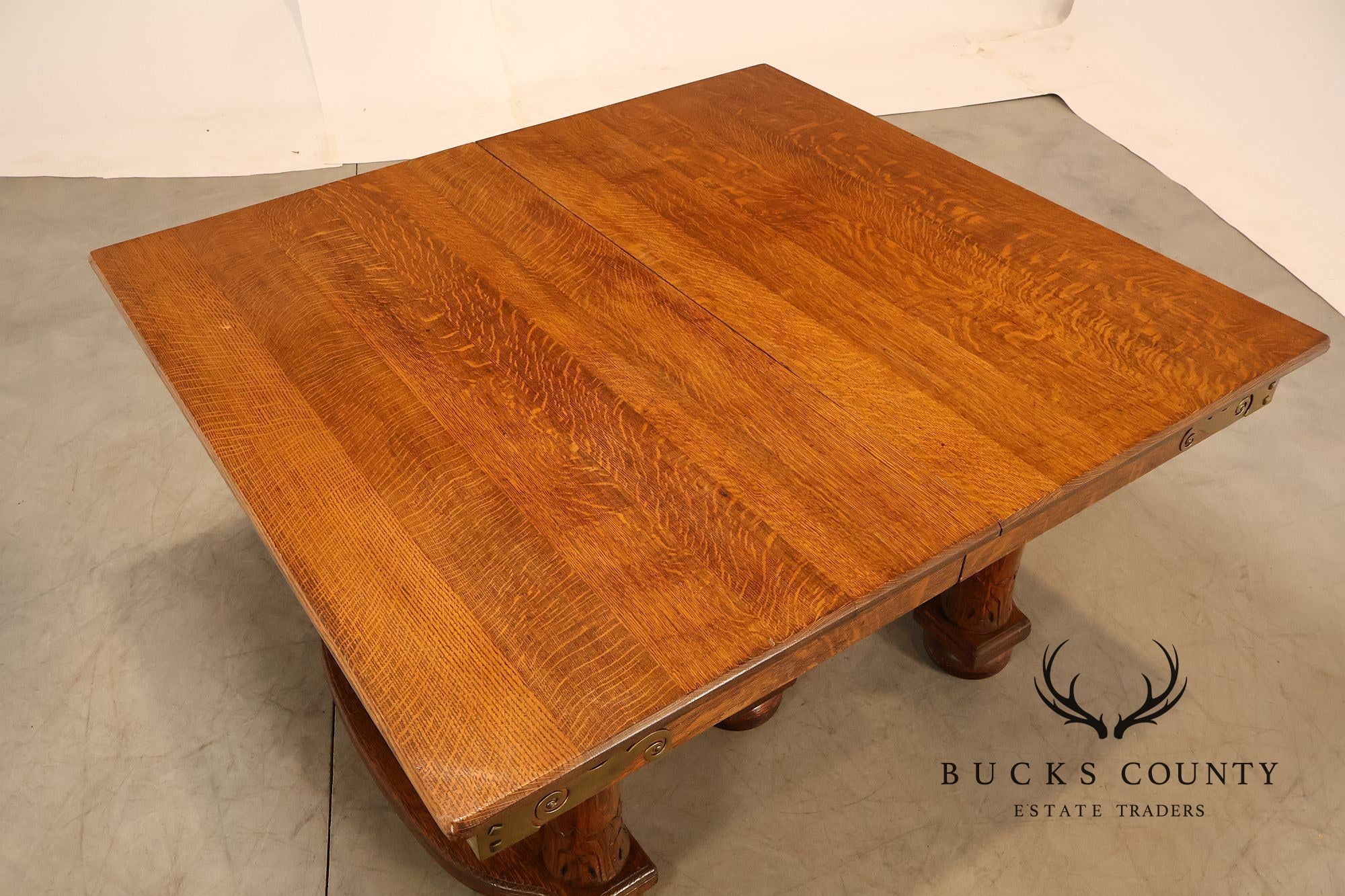 Antique Victorian Oak Expandable Dining Table