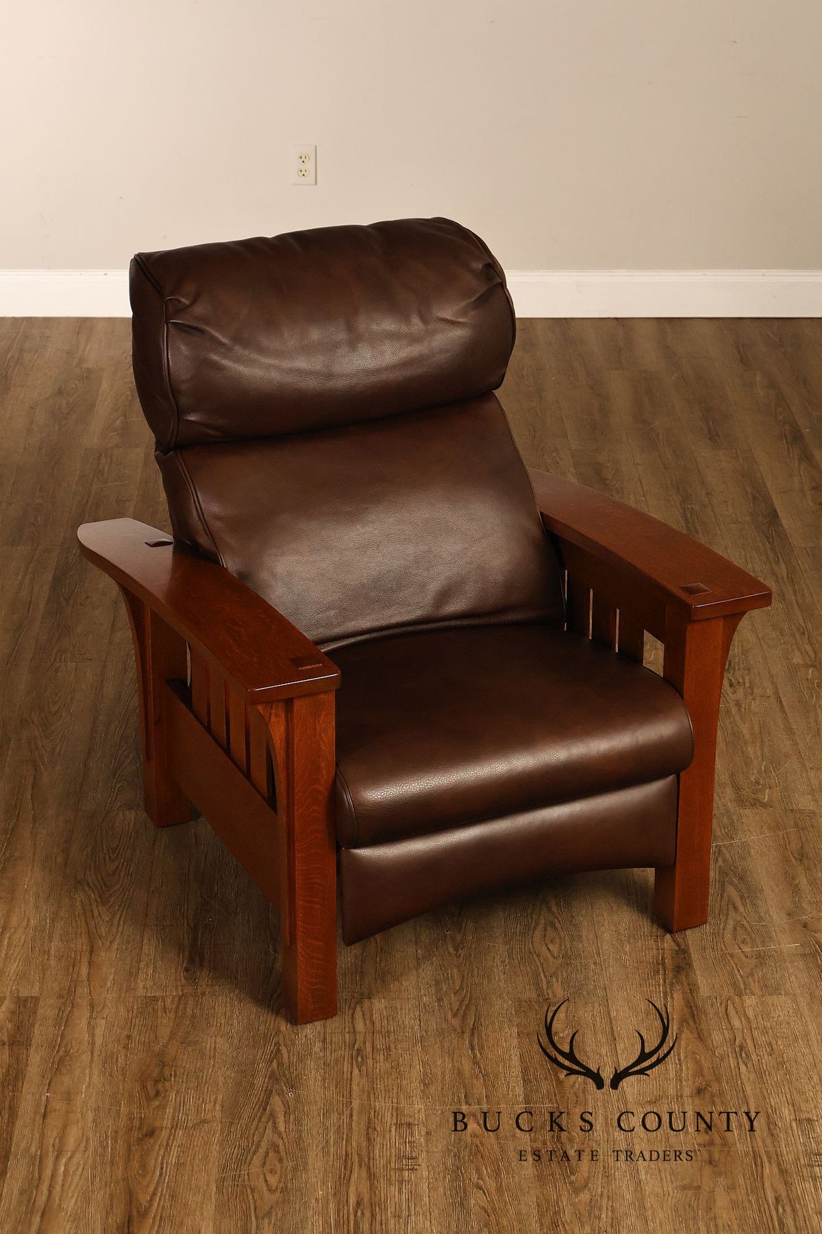 Stickley Mission Collection Pair of Bustle Back Bow Arm Morris Recliners