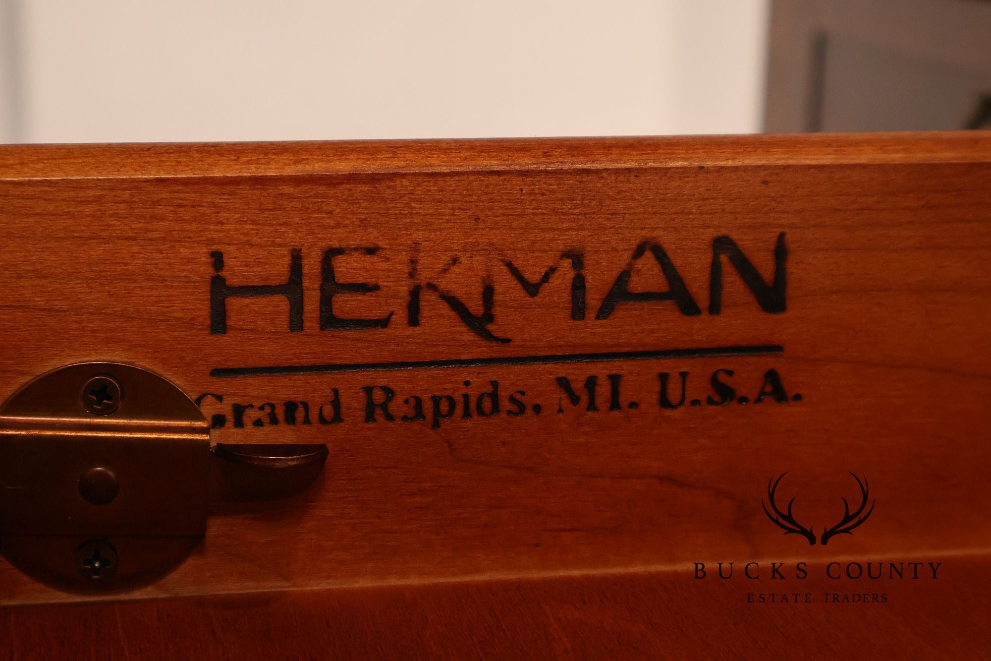Hekman Federal Style Inlaid Mahogany Executive Desk