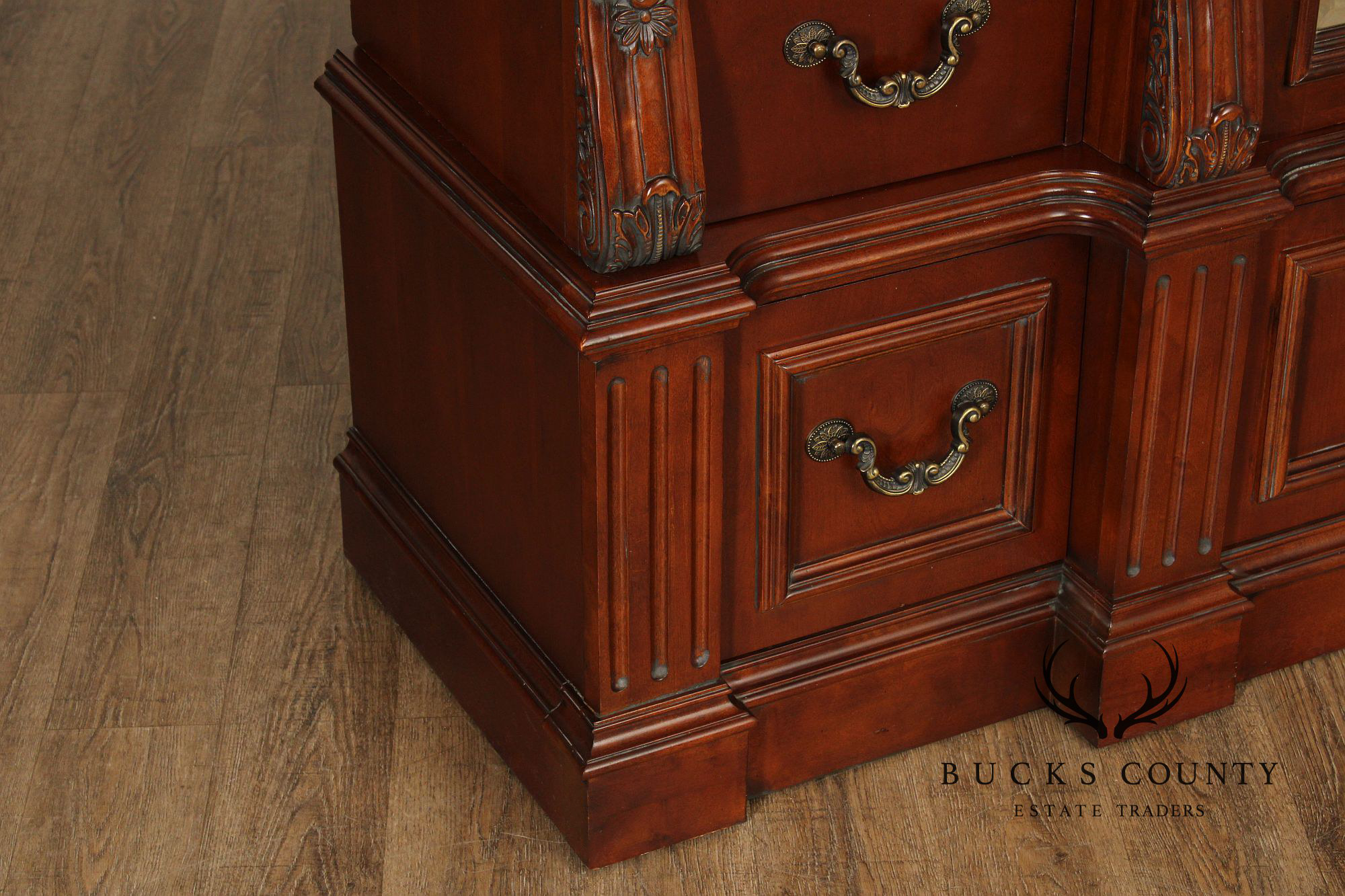 Pulaski Furniture Georgian Style Gentleman's Chest