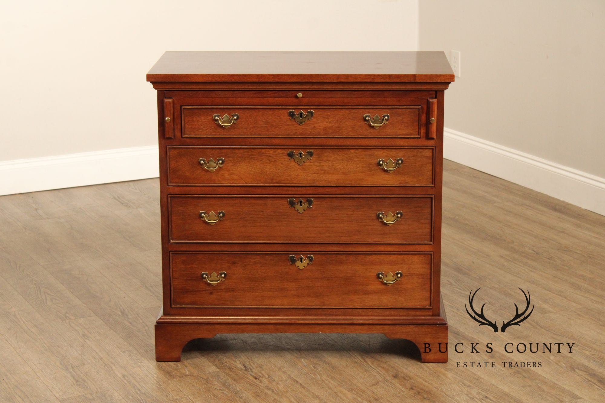 Craftique Chippendale Style Mahogany Bachelor's Chest