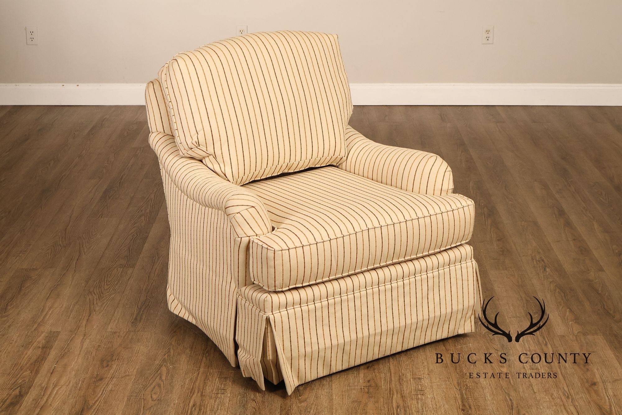 Harden Traditional Pair of Swivel Club Chairs