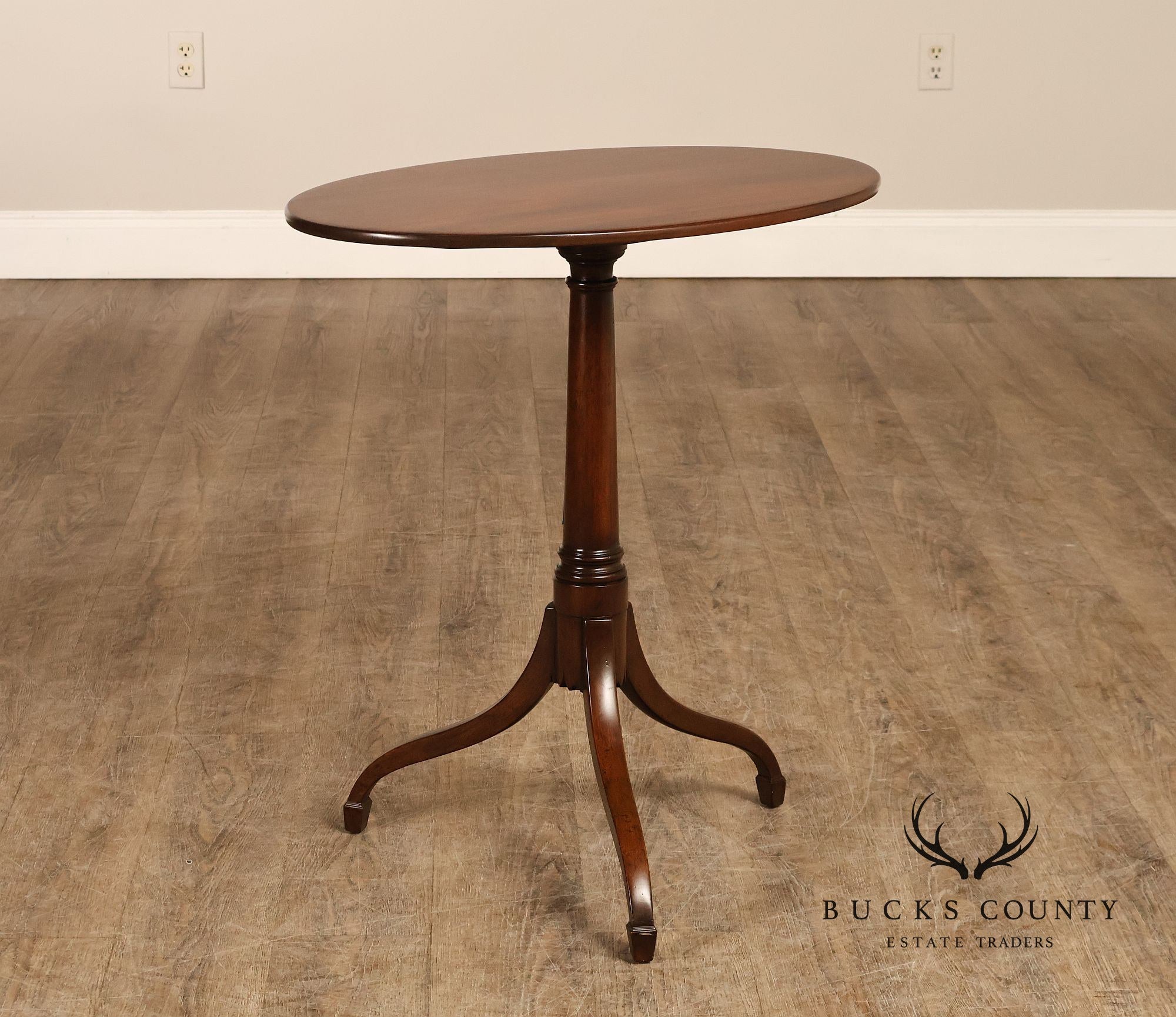 Kittinger Colonial Williamsburg Mahogany Oval Tilt Top Table