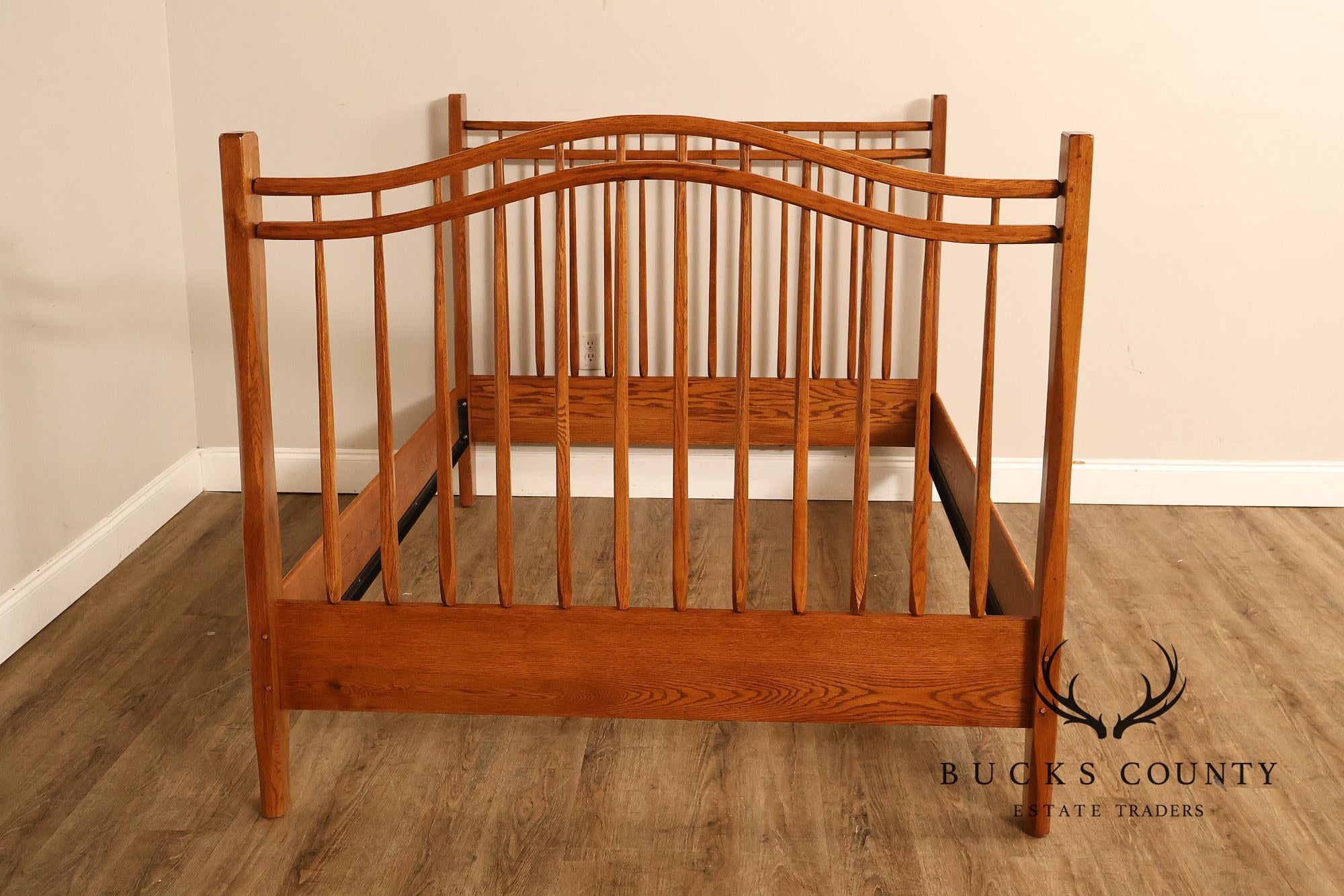 Hunt Country Furniture Farmhouse Style Oak Spindle Full-Size Bed