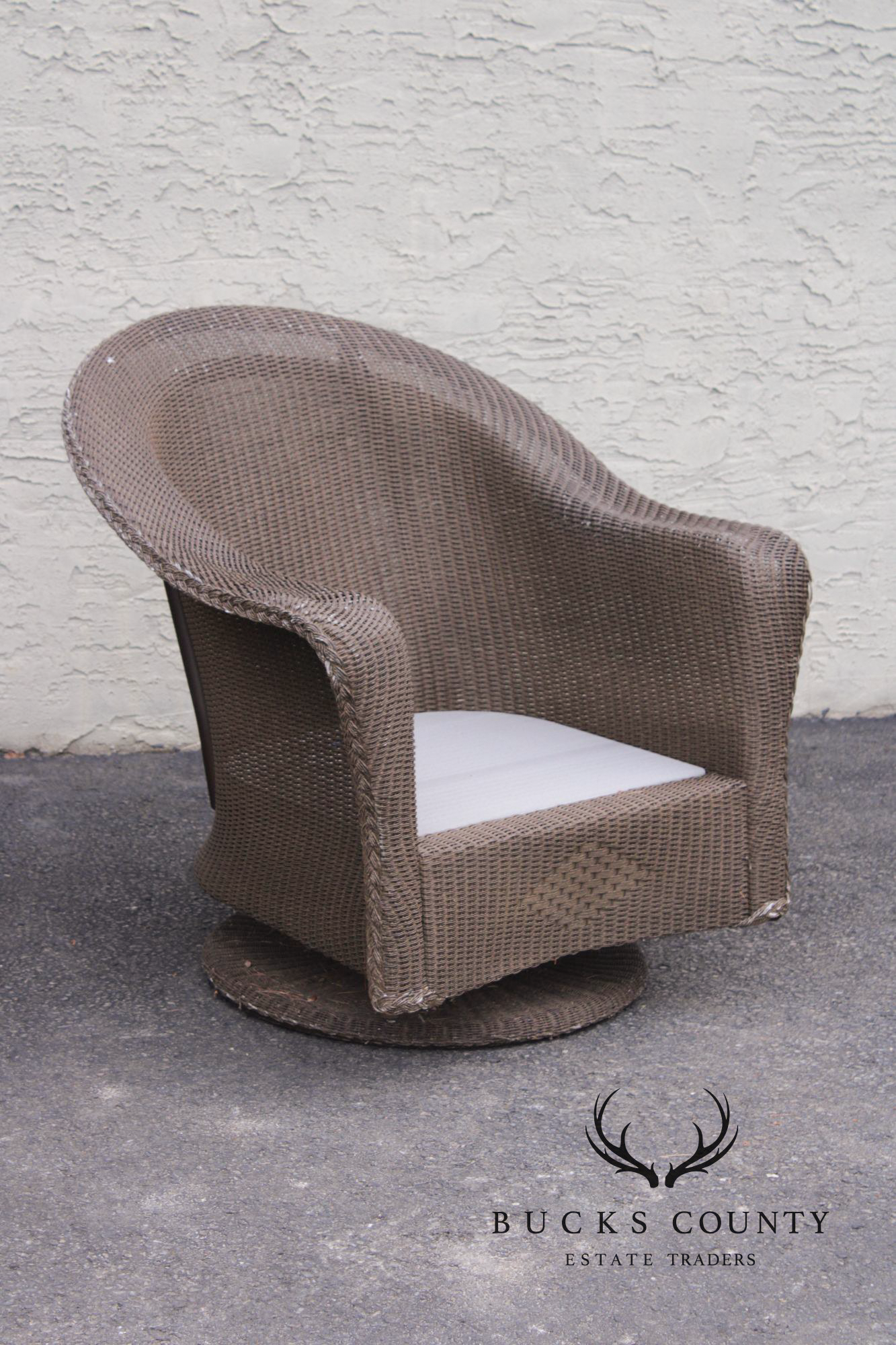 Lloyd Loom Outdoor Swivel Rocking Wicker Lounge Chair