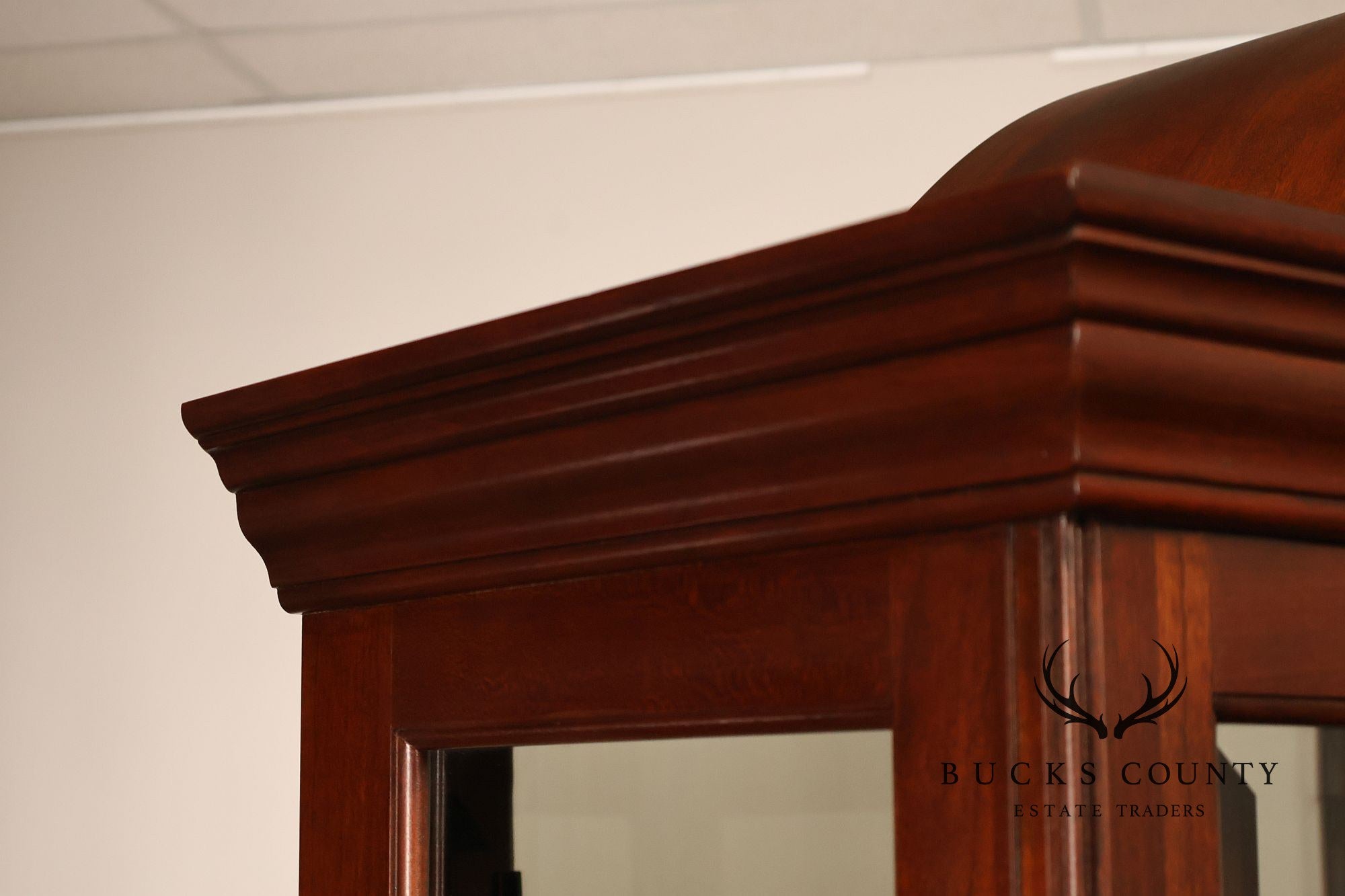 Pennsylvania House Traditional Cherry Lighted Glass Curio Display Cabinet