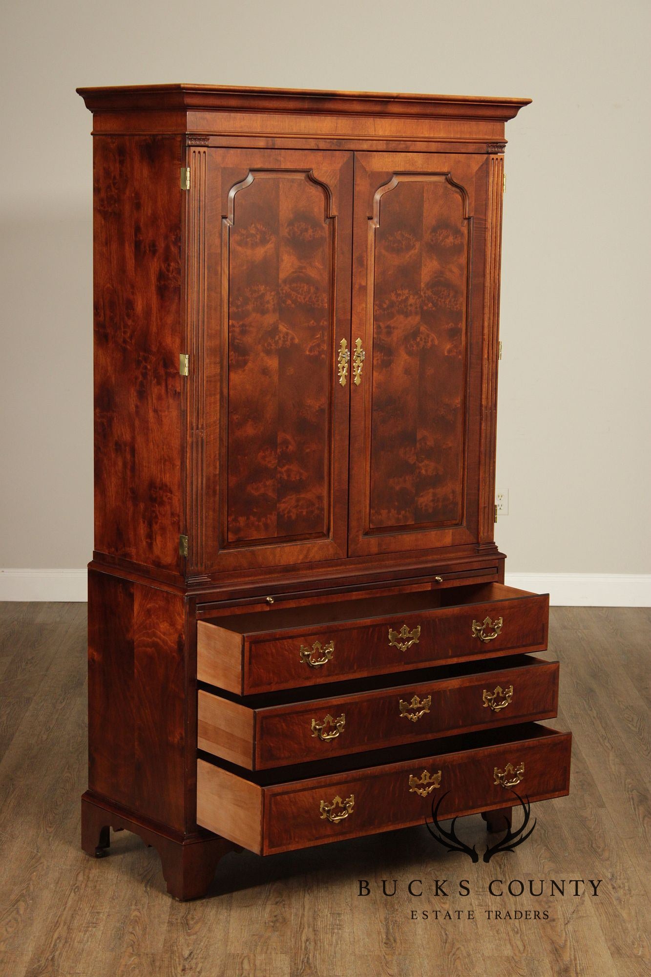 Henredon Aston Court Collection Mahogany Chippendale Bedroom Armoire Cabinet