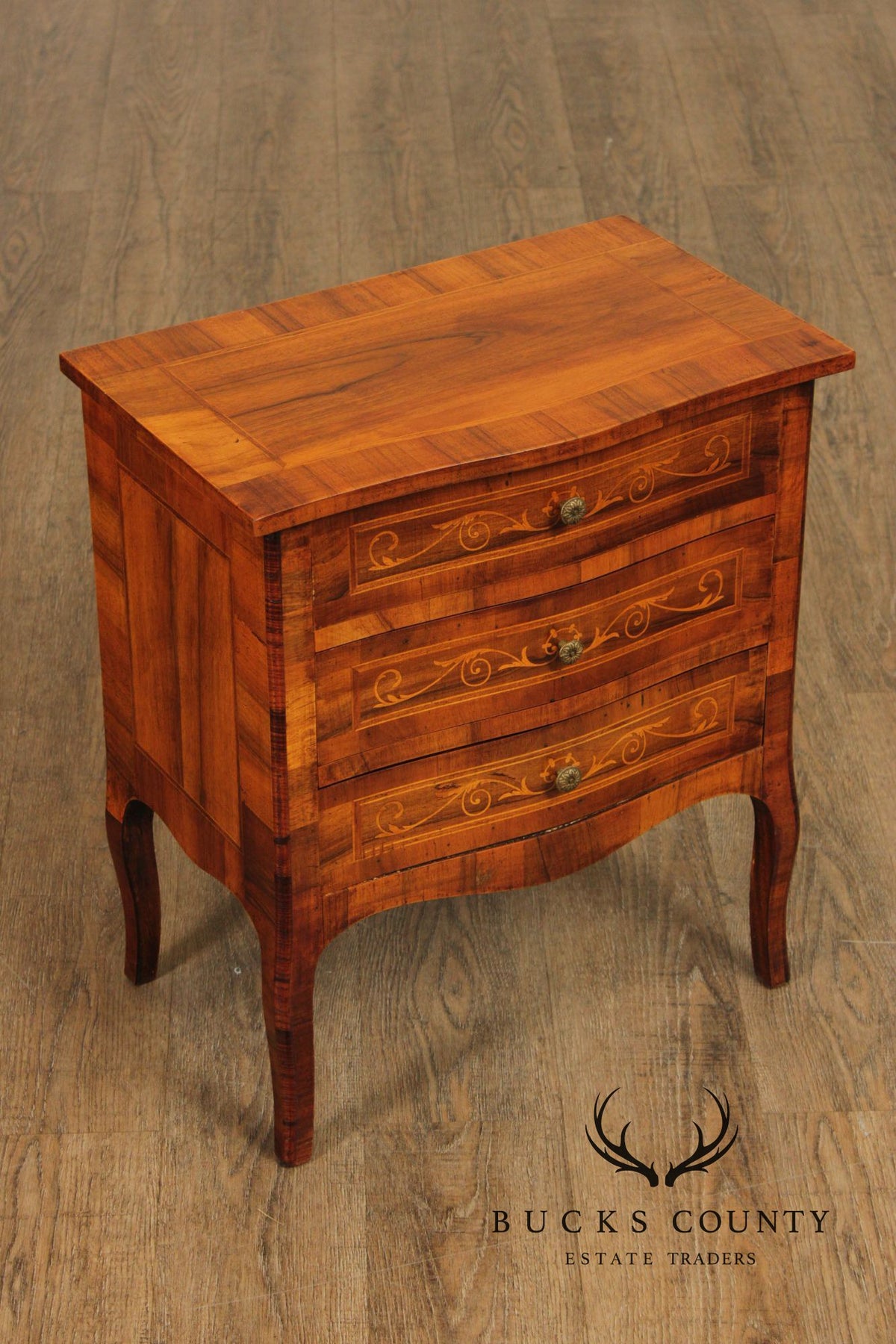Antique Italian Inlaid Walnut Pair Of Bombe Commodes Or Nightstands