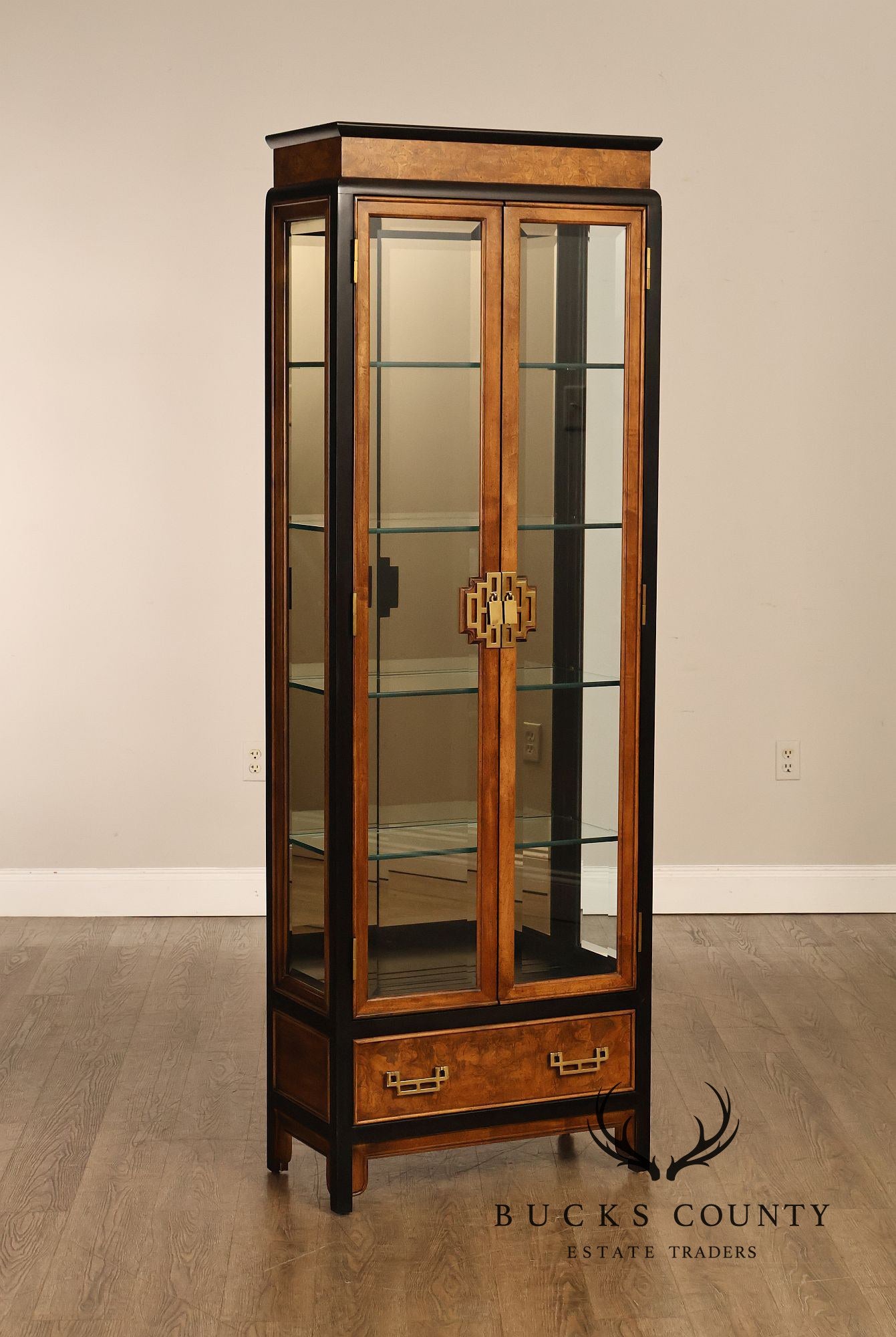 Century Furniture Raymond Sobota Asian Inspired Chin Hua Lighted Glass Curio Cabinet