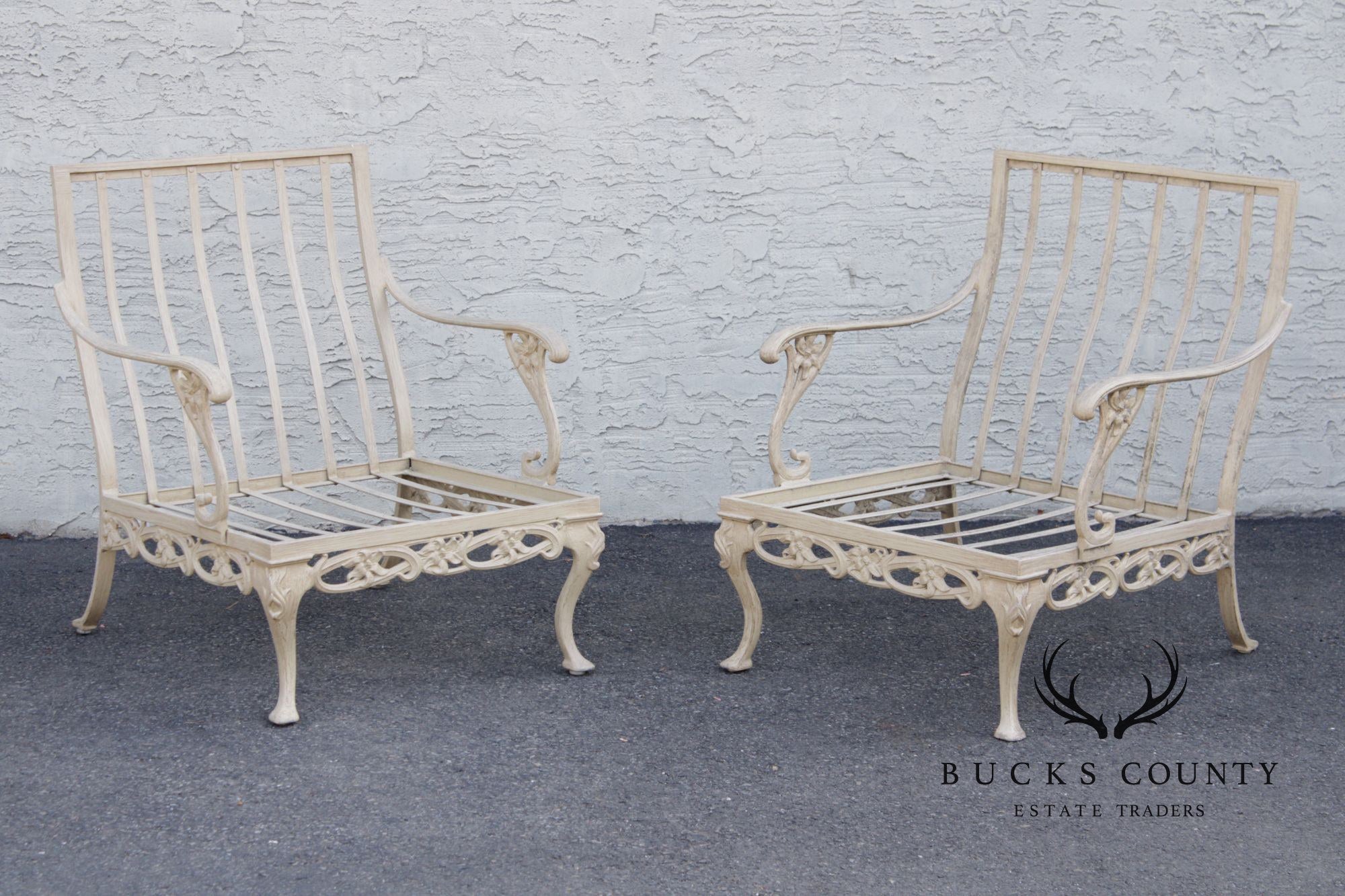 BROWN JORDAN PAIR OF CAST ALUMINUM 'DAY LILY' OUTDOOR PATIO LOUNGE CHAIRS WITH OTTOMAN