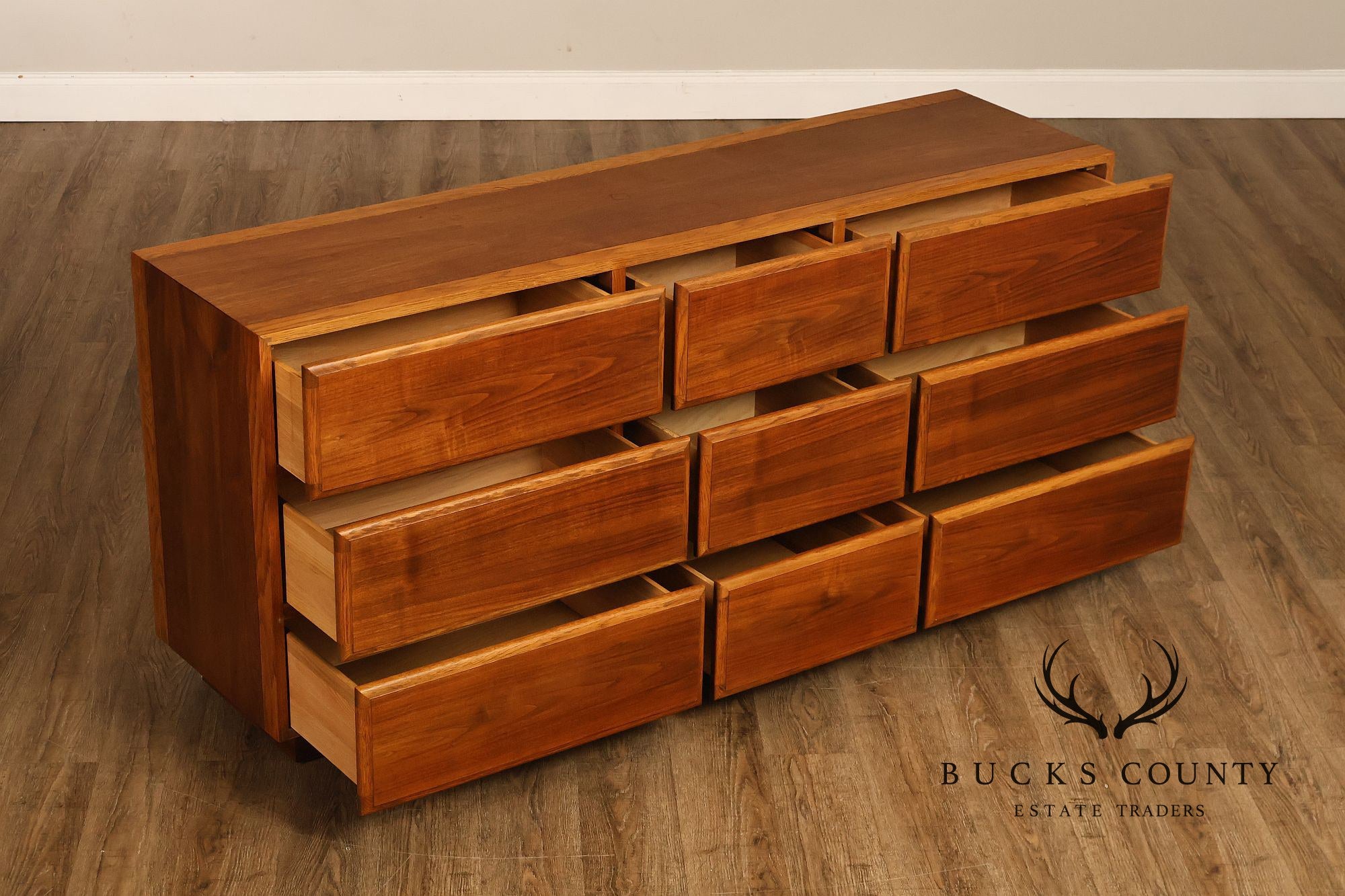 Lane Mid Century Modern Walnut 9 Drawer Dresser