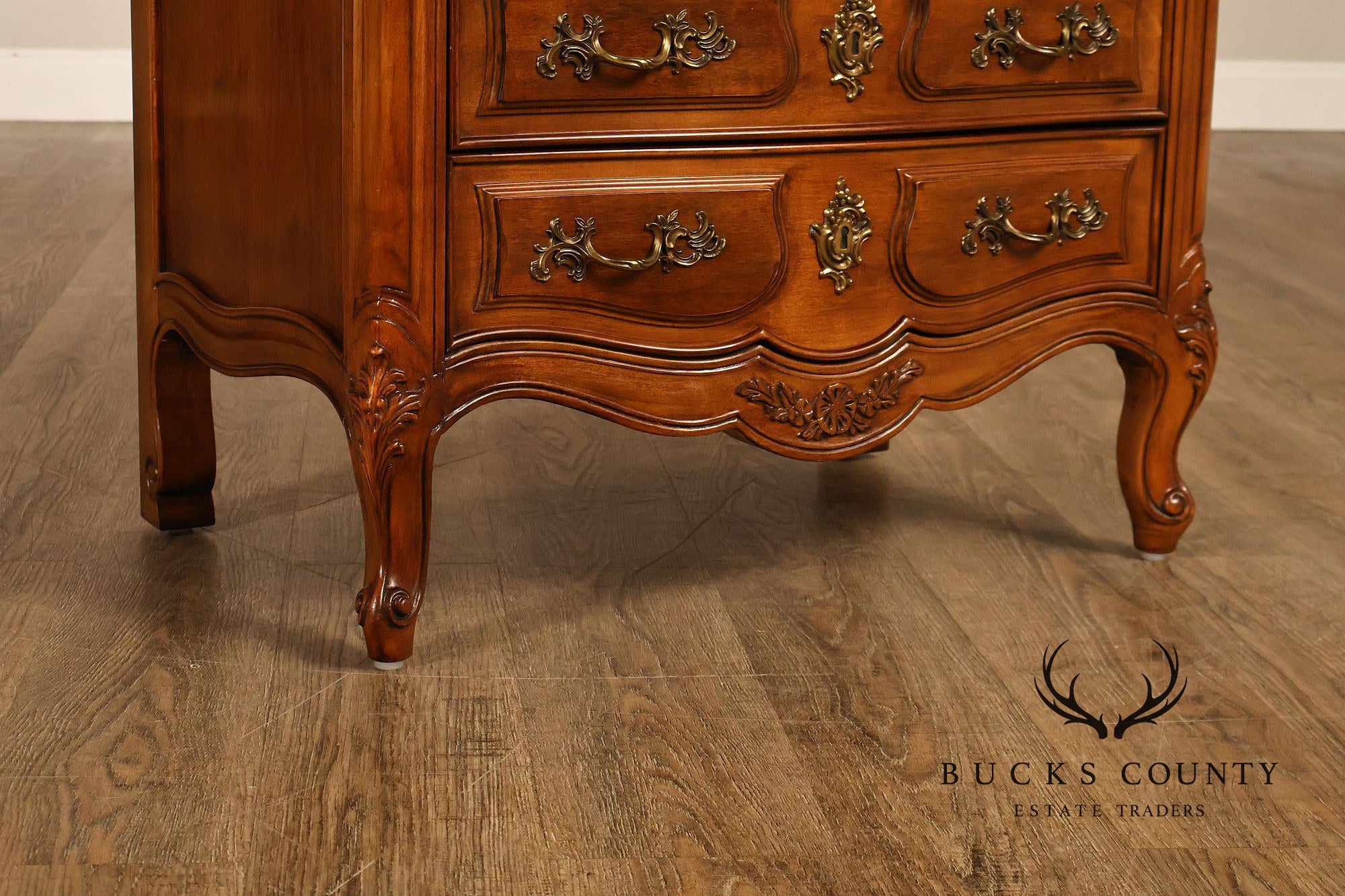 Henredon 'Villandry' French Louis XV Style Walnut Nightstand