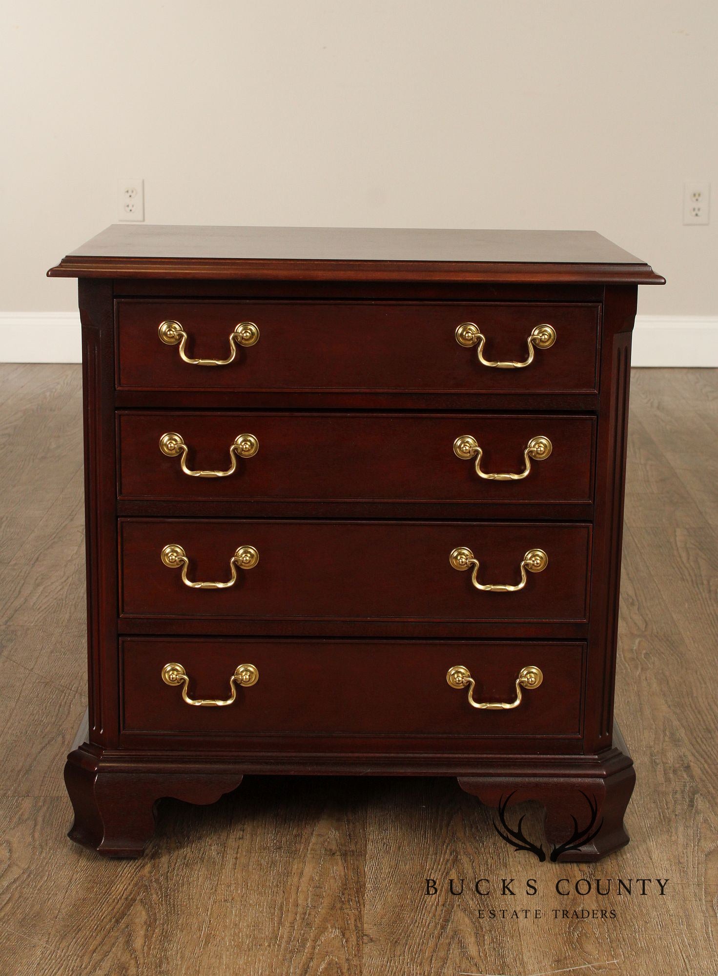 Thomasville Chippendale Style Mahogany Nightstand Chest