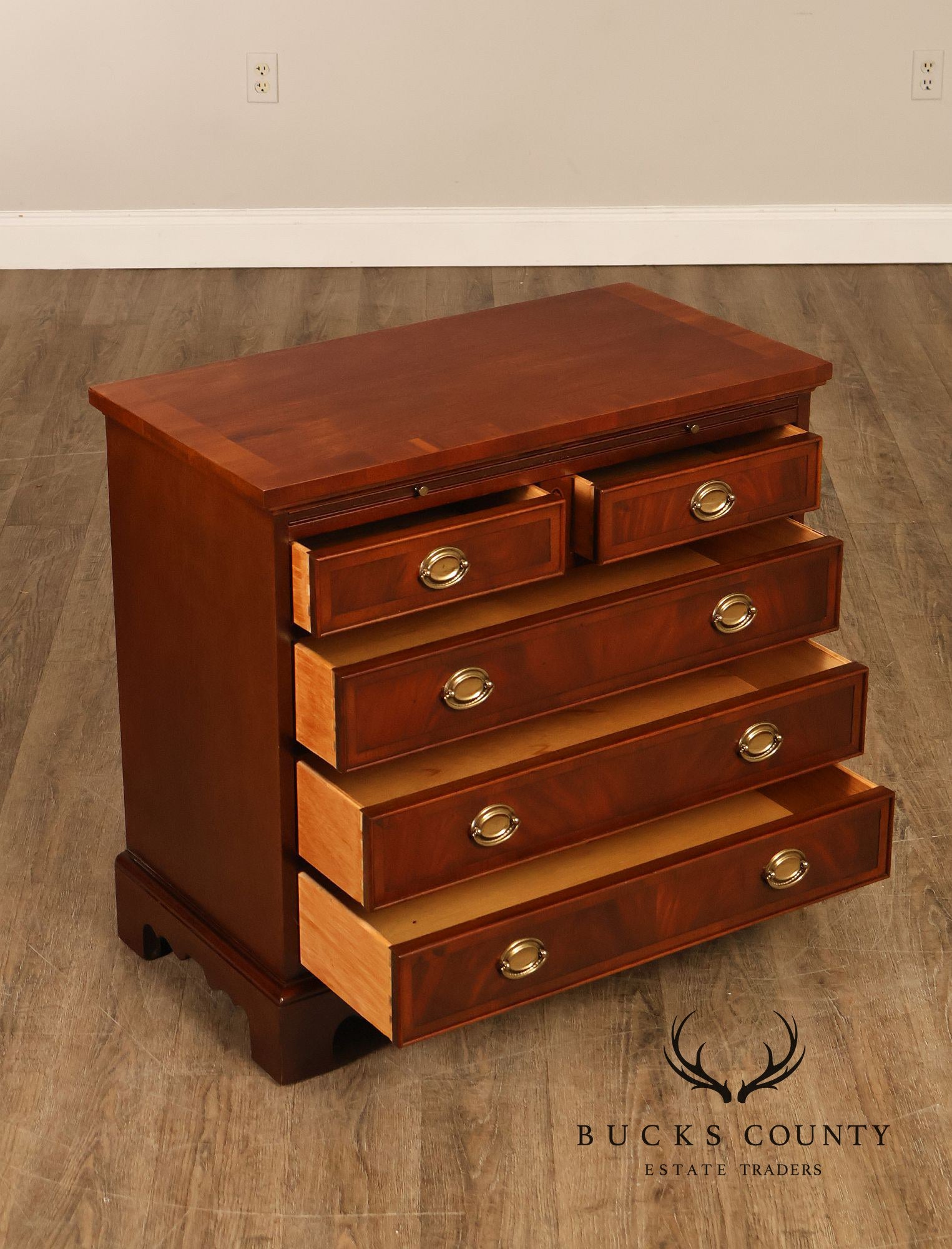 Hekman Copley Place Flame Mahogany Chest Of Drawers