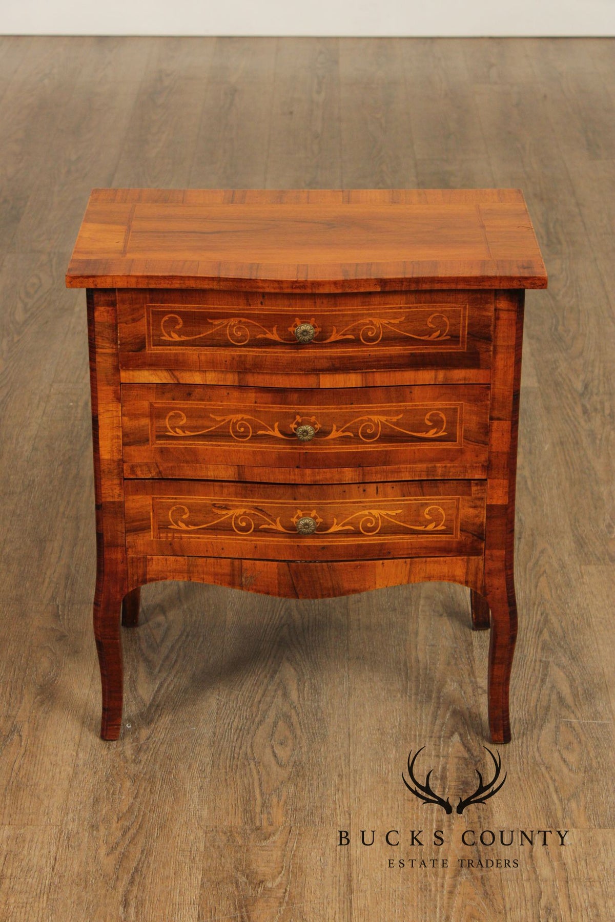 Antique Italian Inlaid Walnut Pair Of Bombe Commodes Or Nightstands