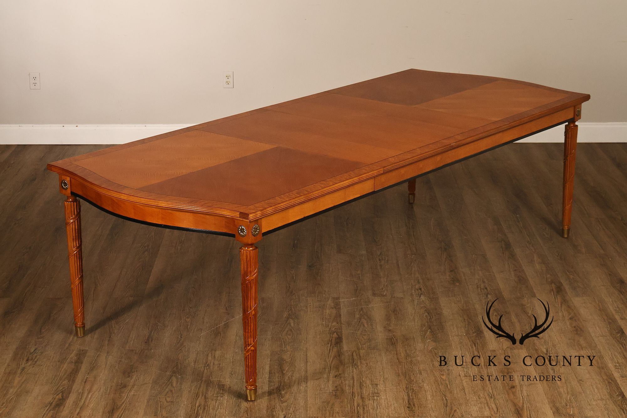Thomasville Grand Classics Collection Louis XVI Neoclassical Dining Room Table with Leaves