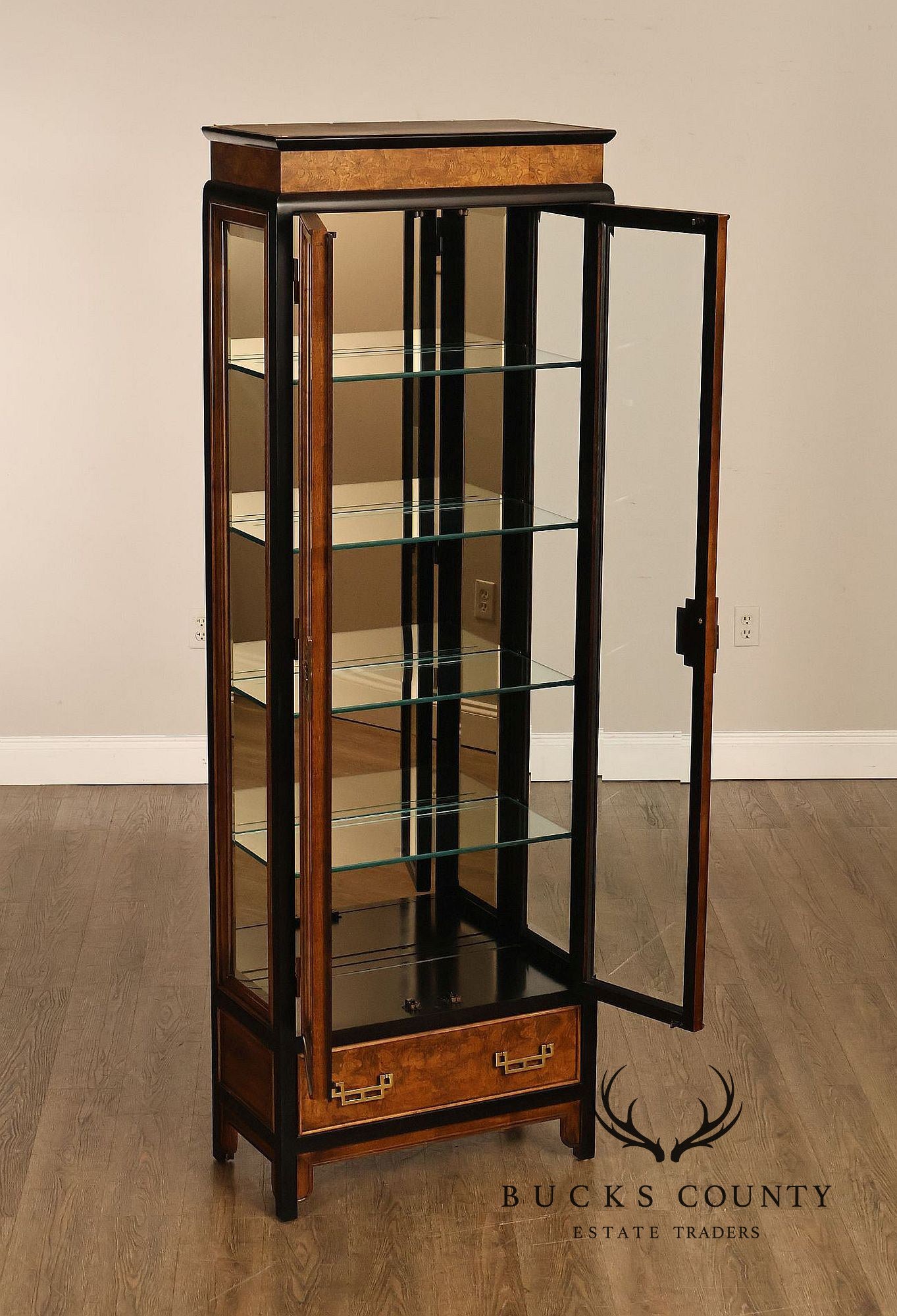 Century Furniture Raymond Sobota Asian Inspired Chin Hua Lighted Glass Curio Cabinet