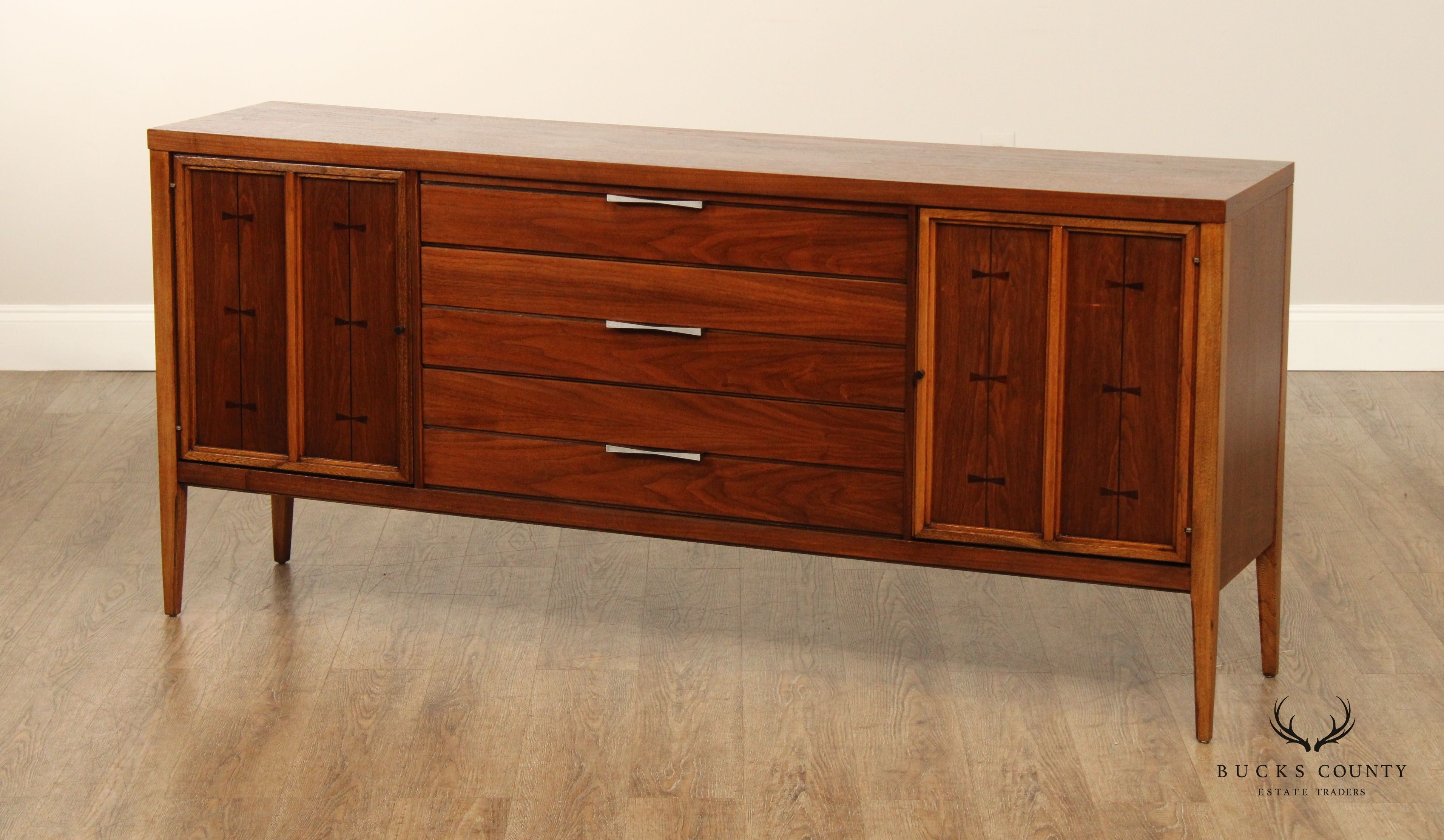 Lane 'Tuxedo' Mid Century Modern Walnut Sideboard