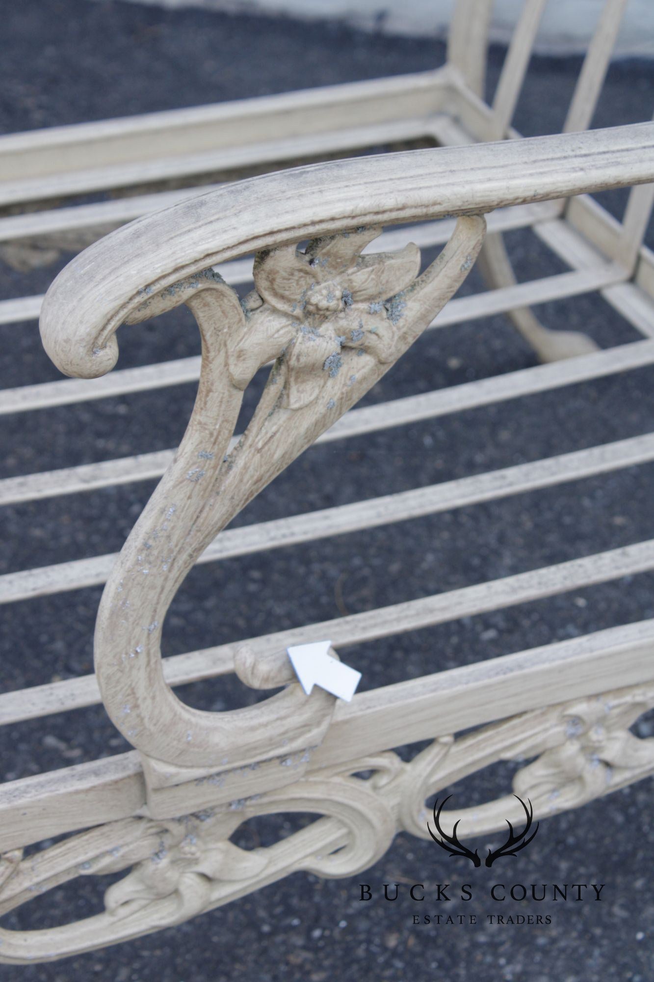BROWN JORDAN PAIR OF CAST ALUMINUM 'DAY LILY' OUTDOOR PATIO LOUNGE CHAIRS WITH OTTOMAN