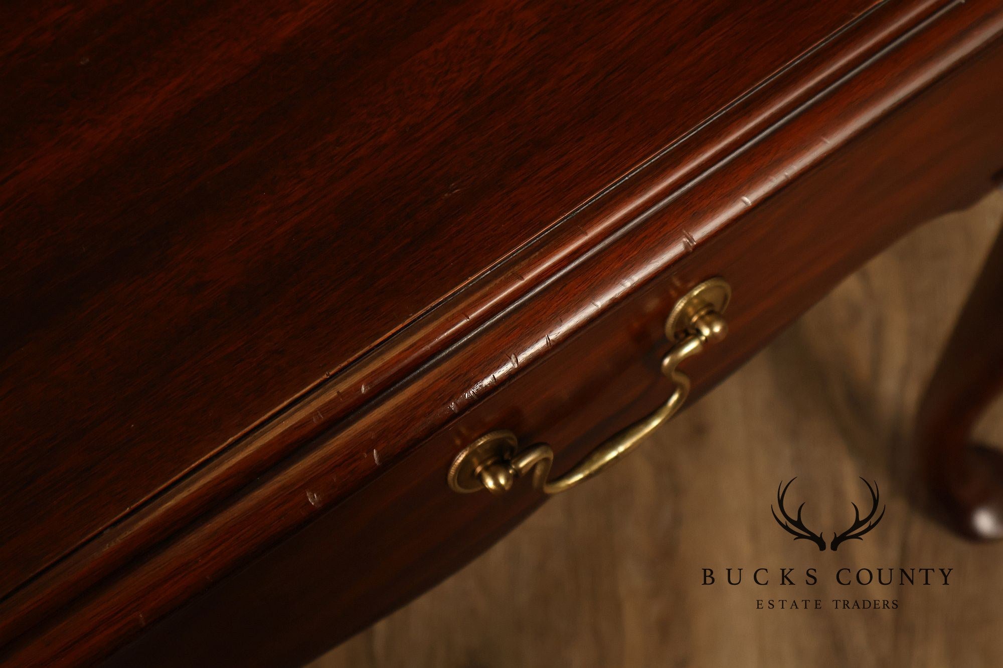 Henkel Harris Virginia Galleries Queen Anne Style Pair Of Mahogany One Drawer Nightstands