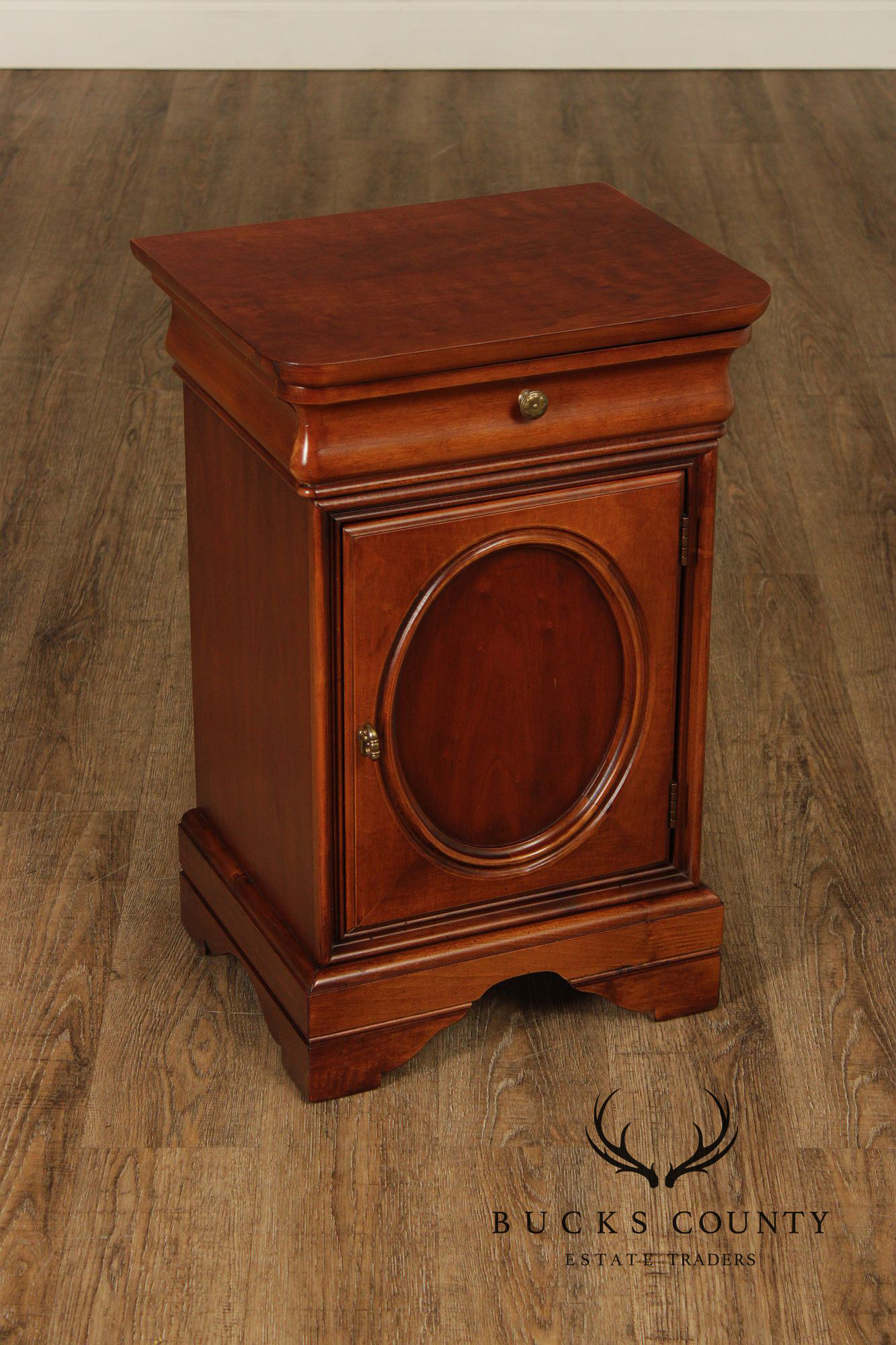 Lexington Furniture 'Chez Michelle' Bedside Cabinet Nightstand