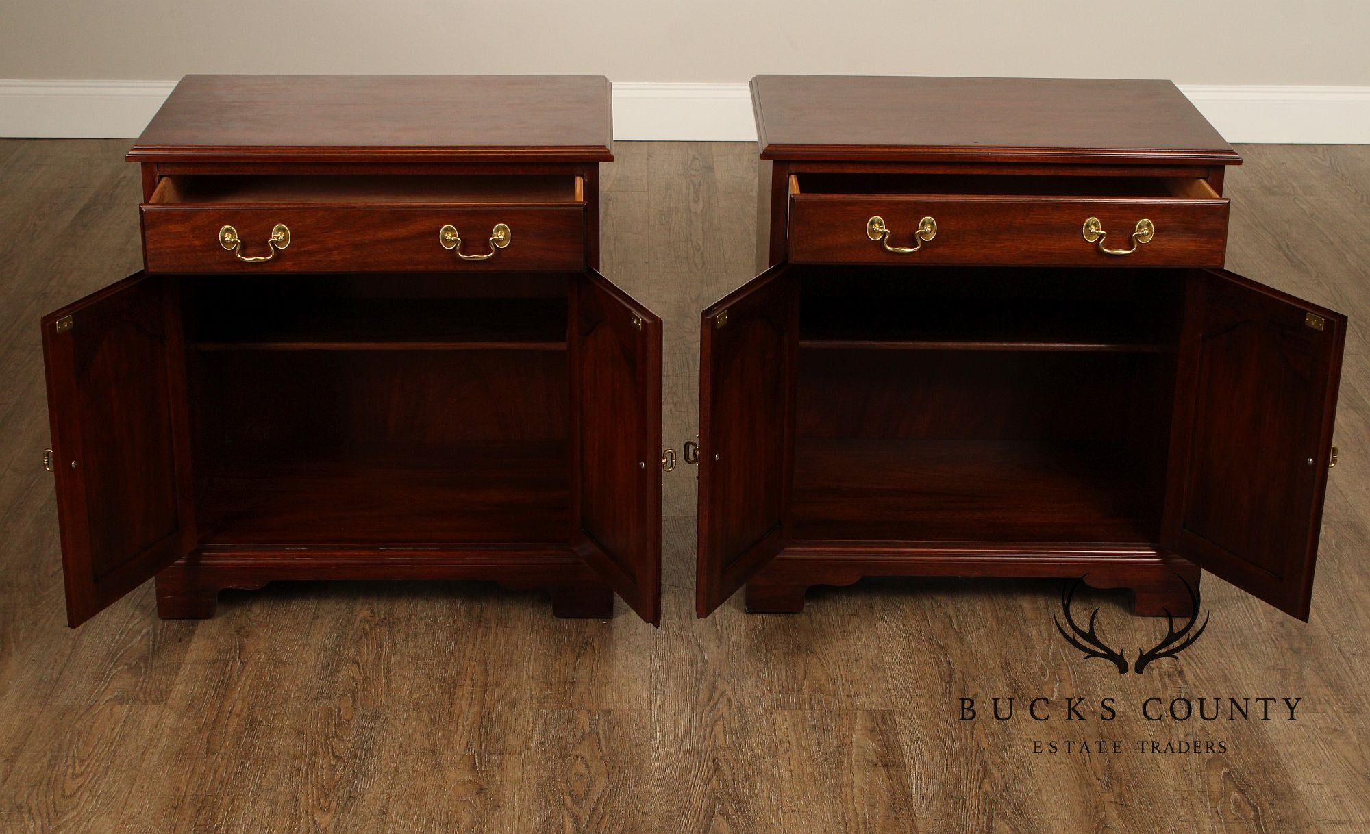 Henkel Harris Georgian Style Pair of Mahogany Nightstands