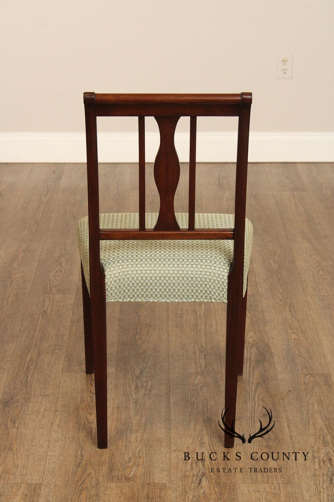 1940s Federal Style Set of Eight Mahogany Dining Chairs