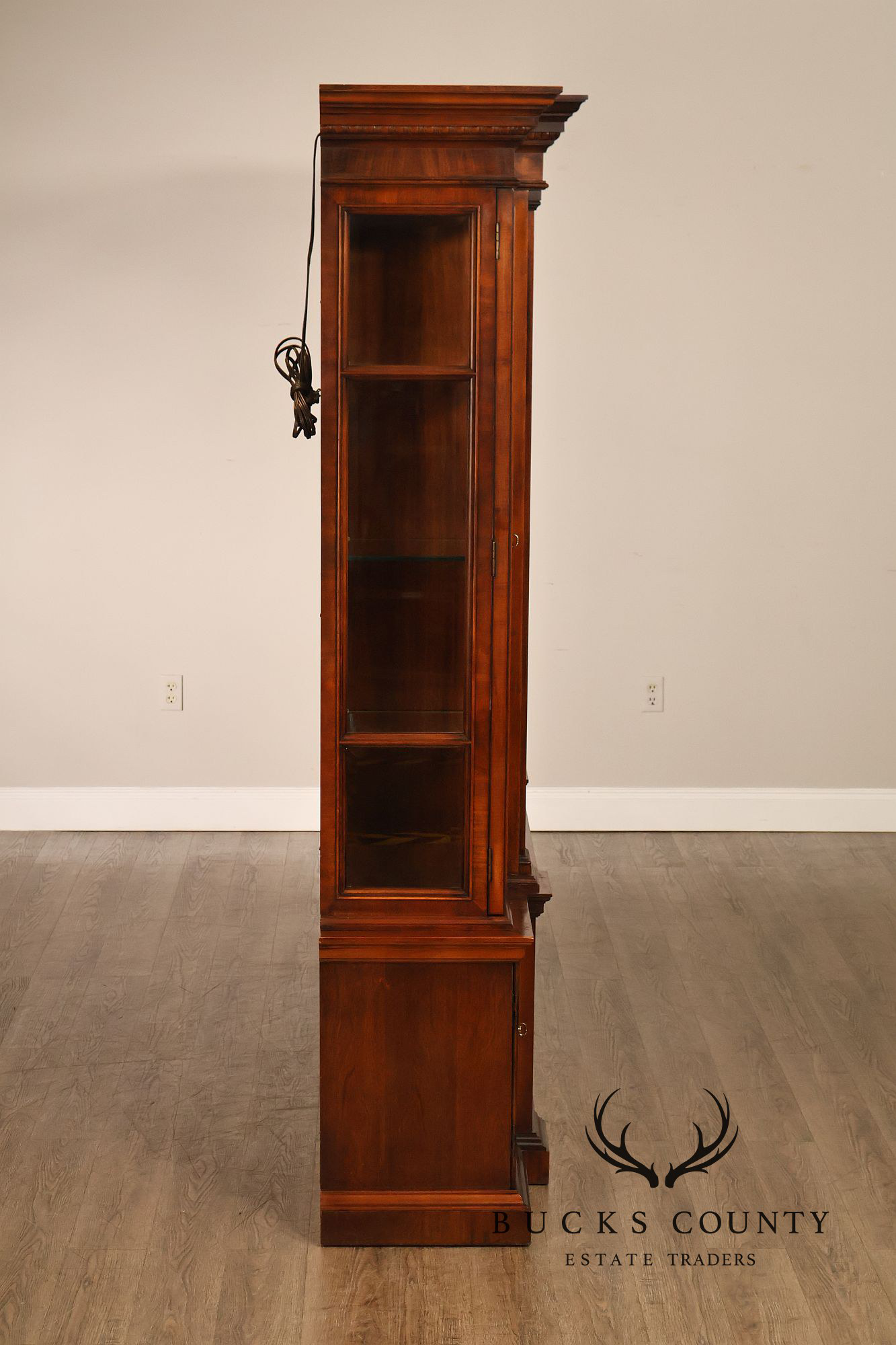 Henredon Furniture Georgian Style Mahogany Breakfront