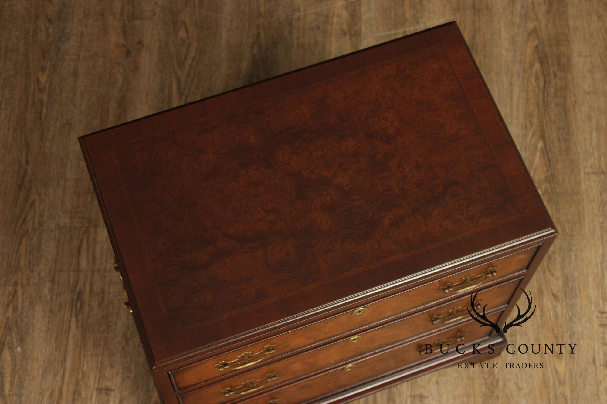 Kittinger Georgian Style Pair of Mahogany Three-Drawer Chests Nightstands