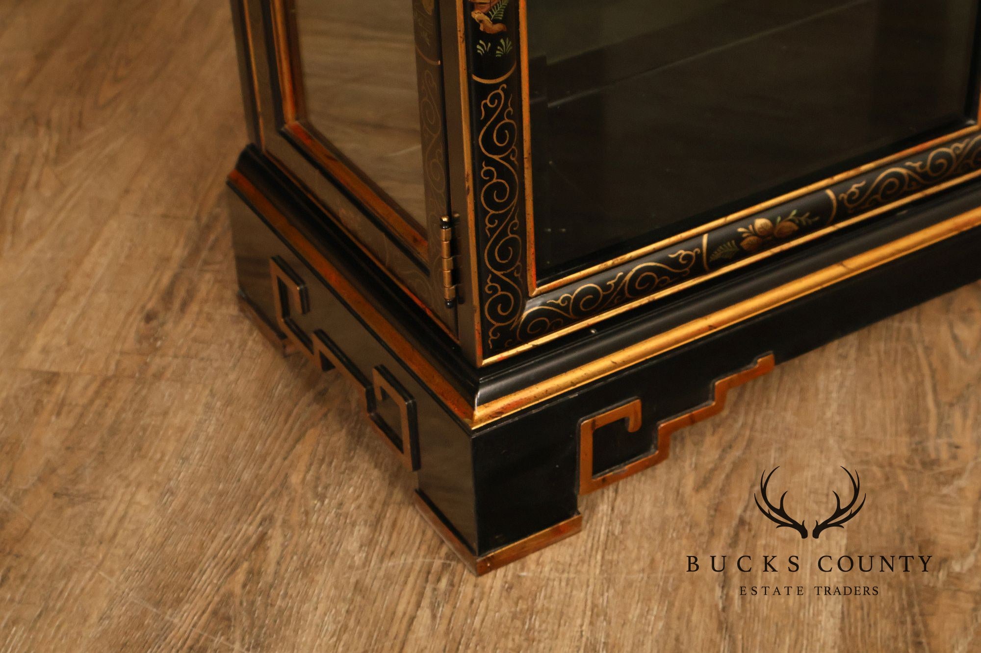 Drexel Heritage Et Cetera Asian Chinoiserie Hand Painted Lighted China Display Cabinet
