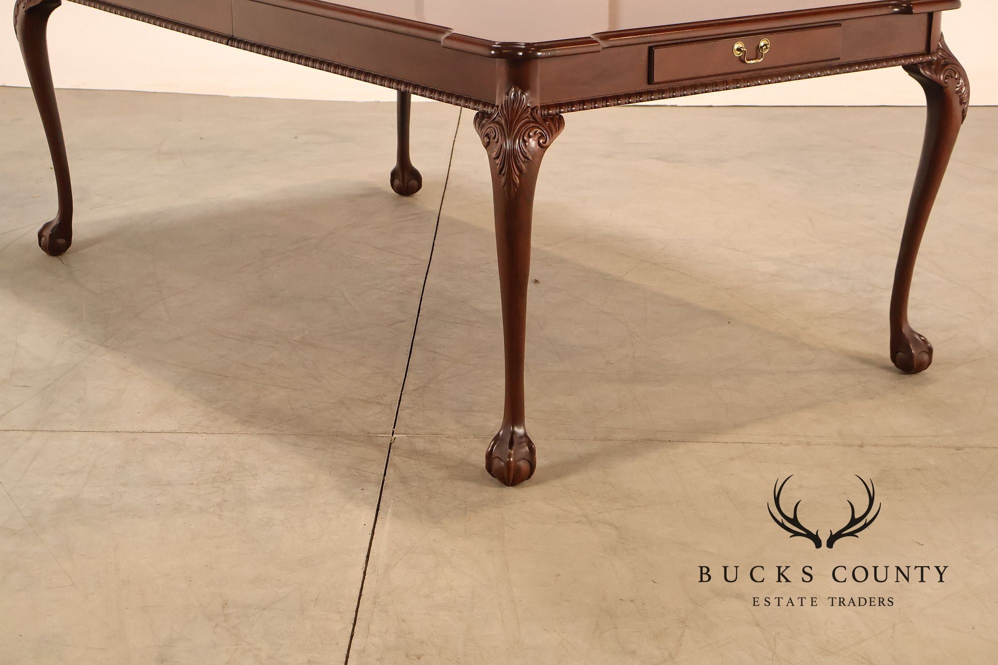 Lexington Furniture Chippendale Style Mahogany Expandable Dining Table