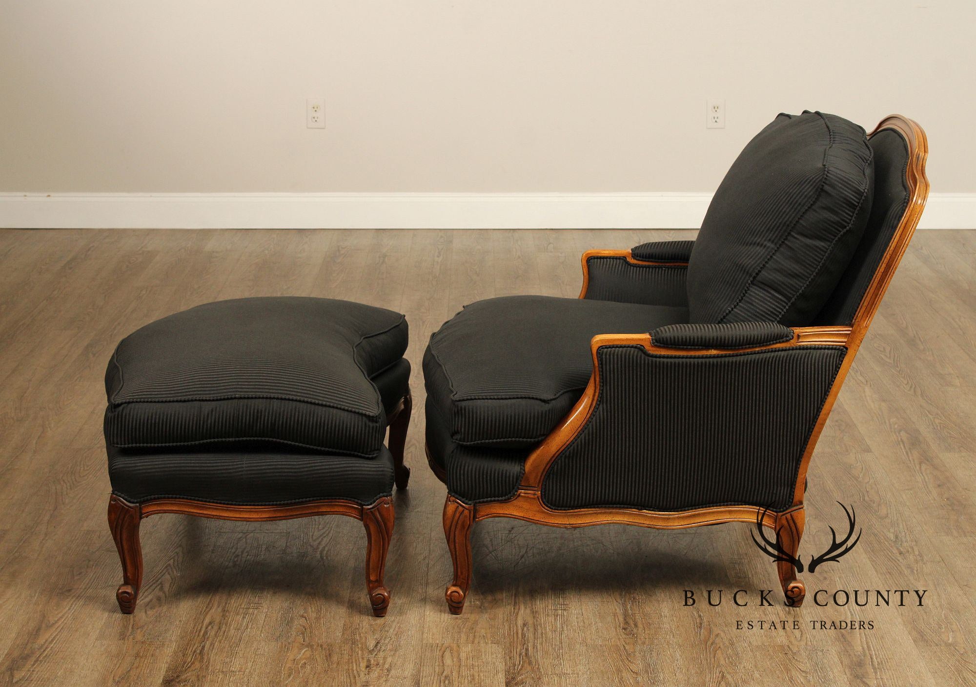 French Louis XV Style Pair of Bergere Armchairs and Ottomans