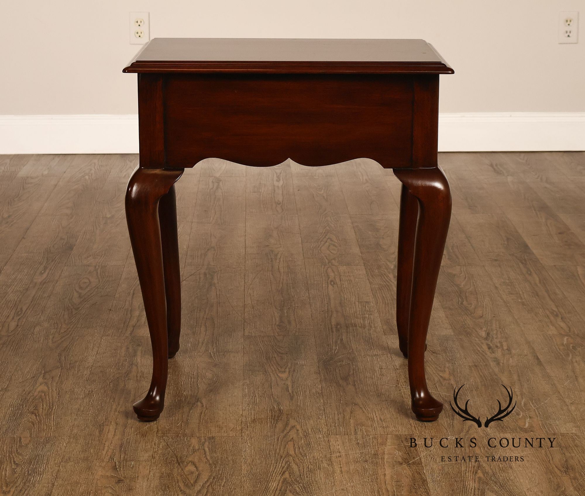 Henkel Harris Virginia Galleries Queen Anne Style Pair Of Mahogany One Drawer Nightstands