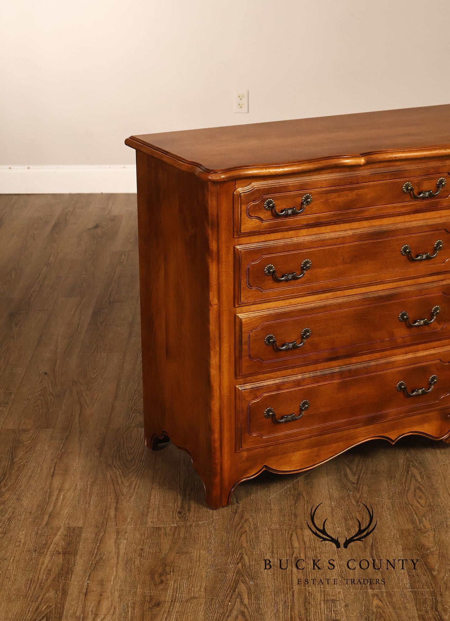 Ethan Allen Country French Maple And Birchwood Eight Drawer Dresser