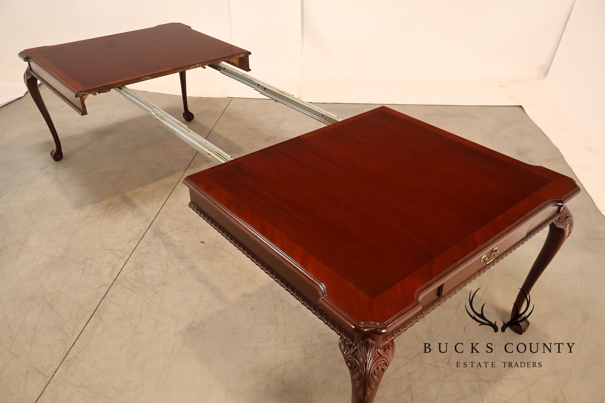 Lexington Furniture Chippendale Style Mahogany Expandable Dining Table