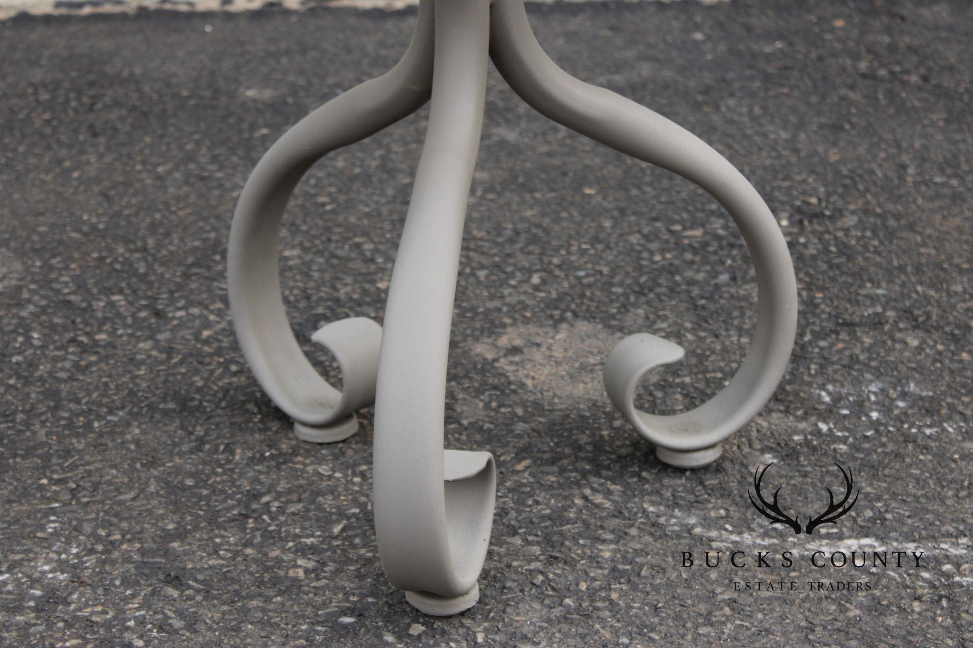 Woodard 'Ramsgate' Glass Top Aluminum Outdoor Round Patio Side Table