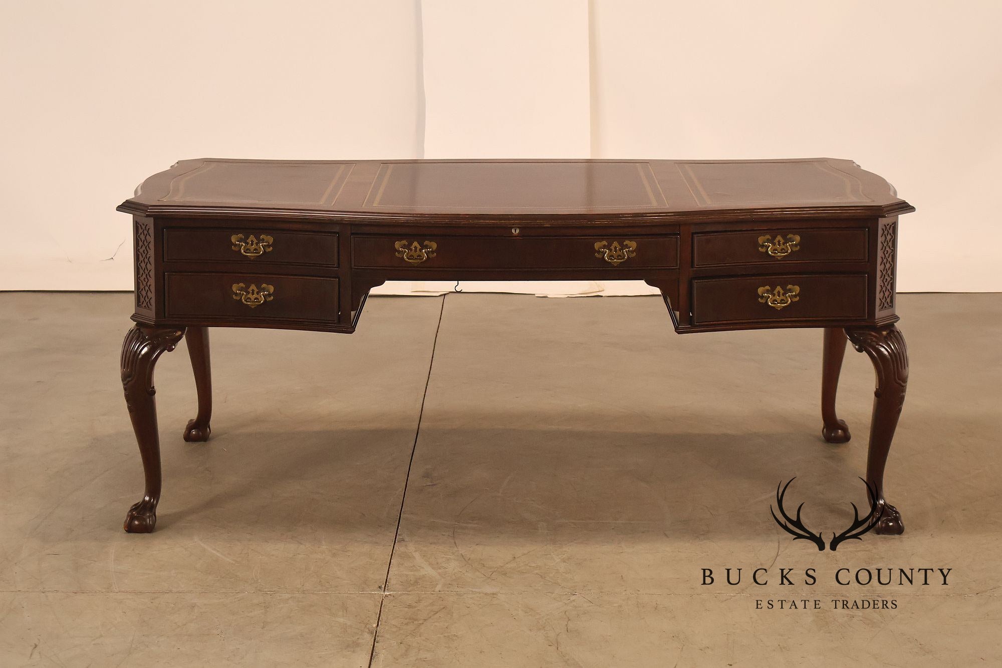 Sligh Georgian Style Vintage Mahogany Leather Top Executive Desk