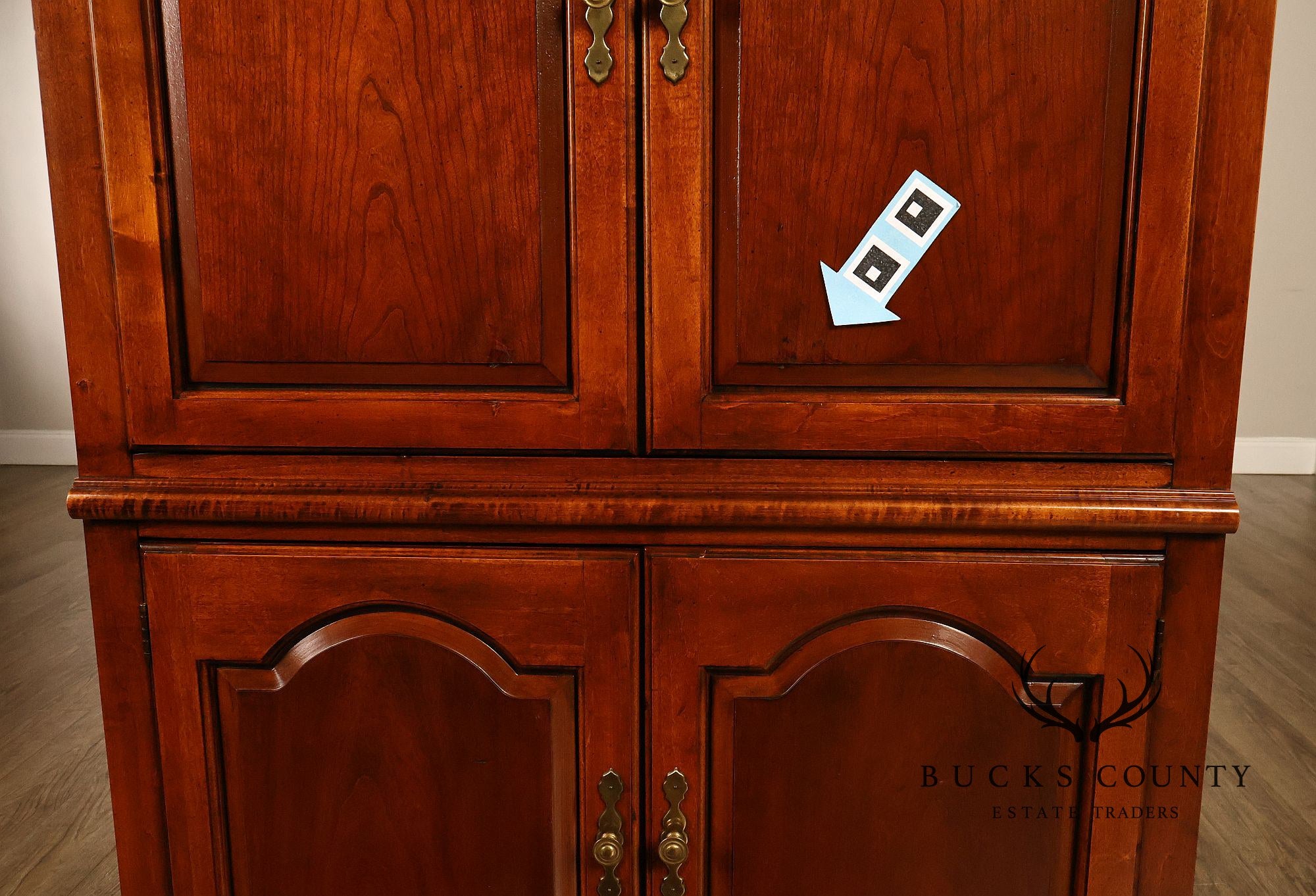 Thomasville Traditional Cherry Finish Entertainment Armoire Media Cabinet