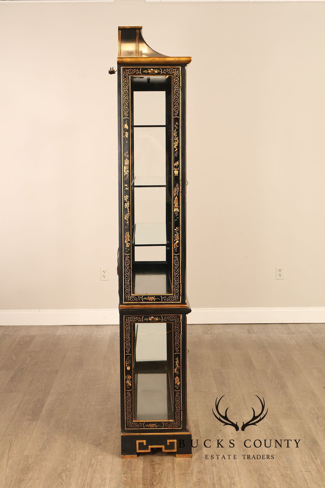 Drexel Heritage Et Cetera Asian Chinoiserie Hand Painted Lighted China Display Cabinet