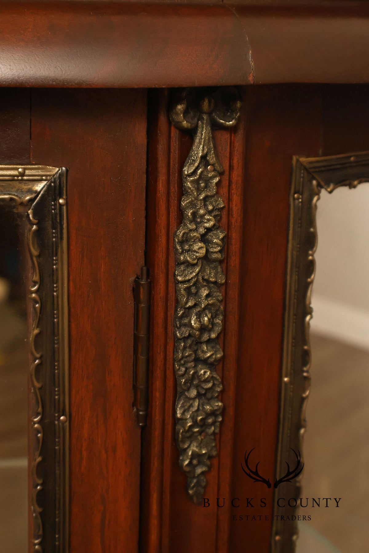 French Louis XV Style Mahogany Curved Glass Display Curio Cabinet