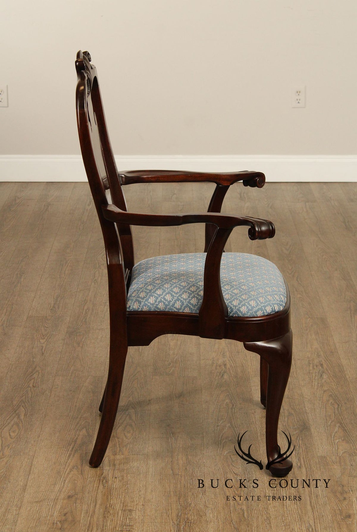 Stickley Queen Anne Style Set of Eight Mahogany Dining Chairs