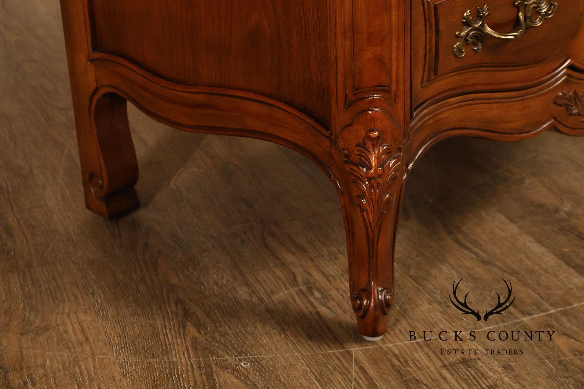 Henredon 'Villandry' French Louis XV Style Walnut Nightstand